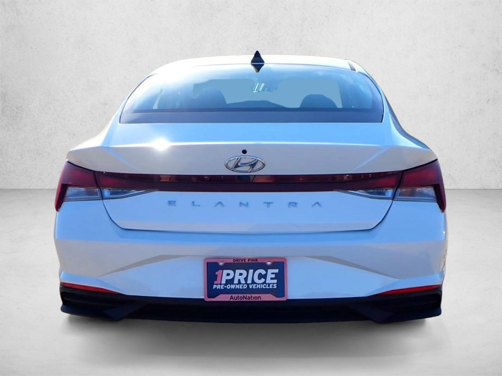 2021 Hyundai Elantra SEL photo 3