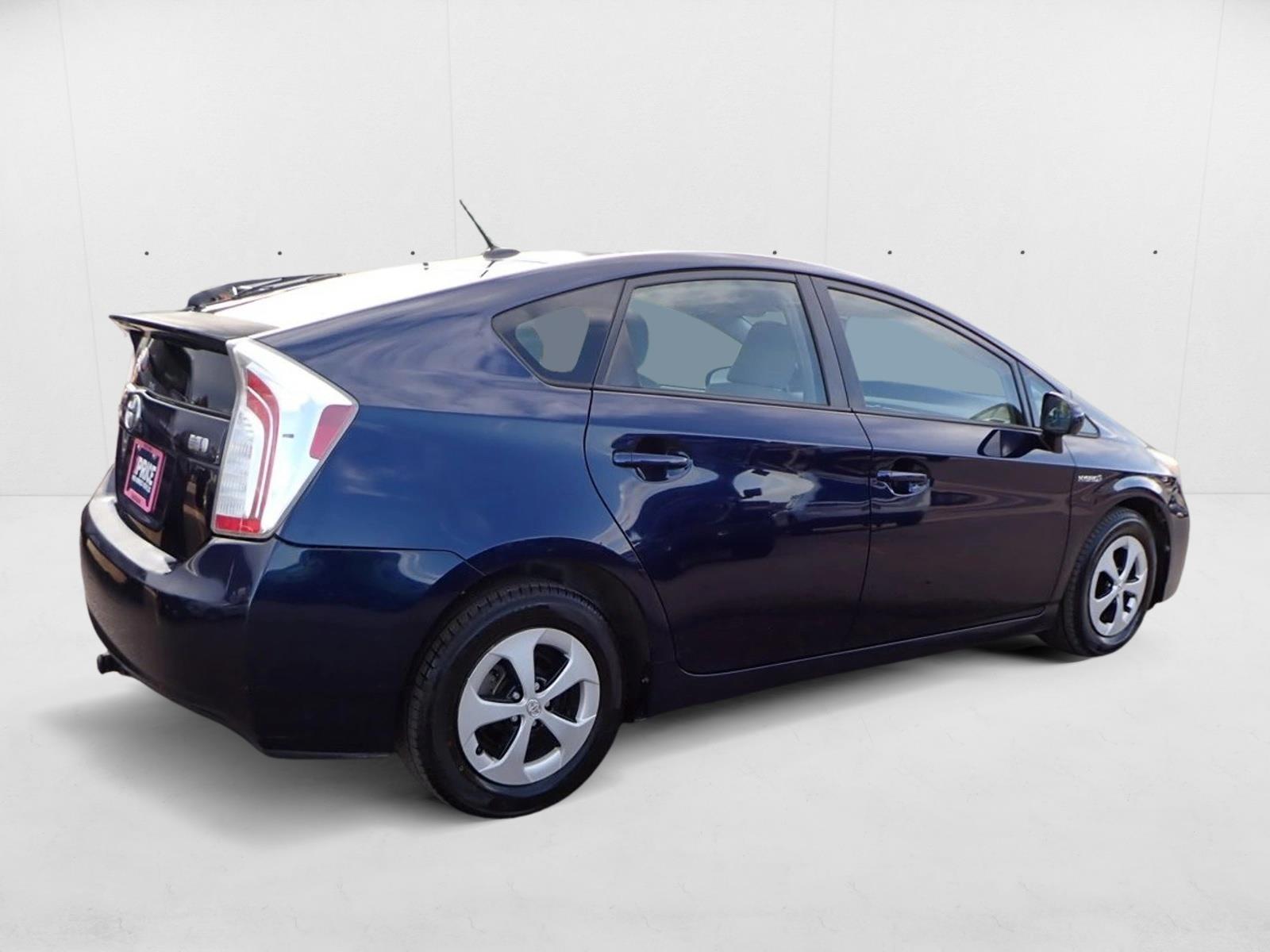 2012 Toyota Prius Three photo 4