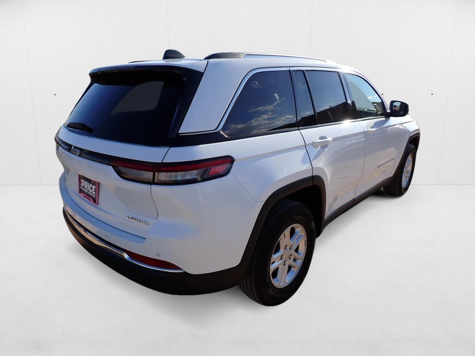 2023 Jeep Grand Cherokee Laredo photo 4