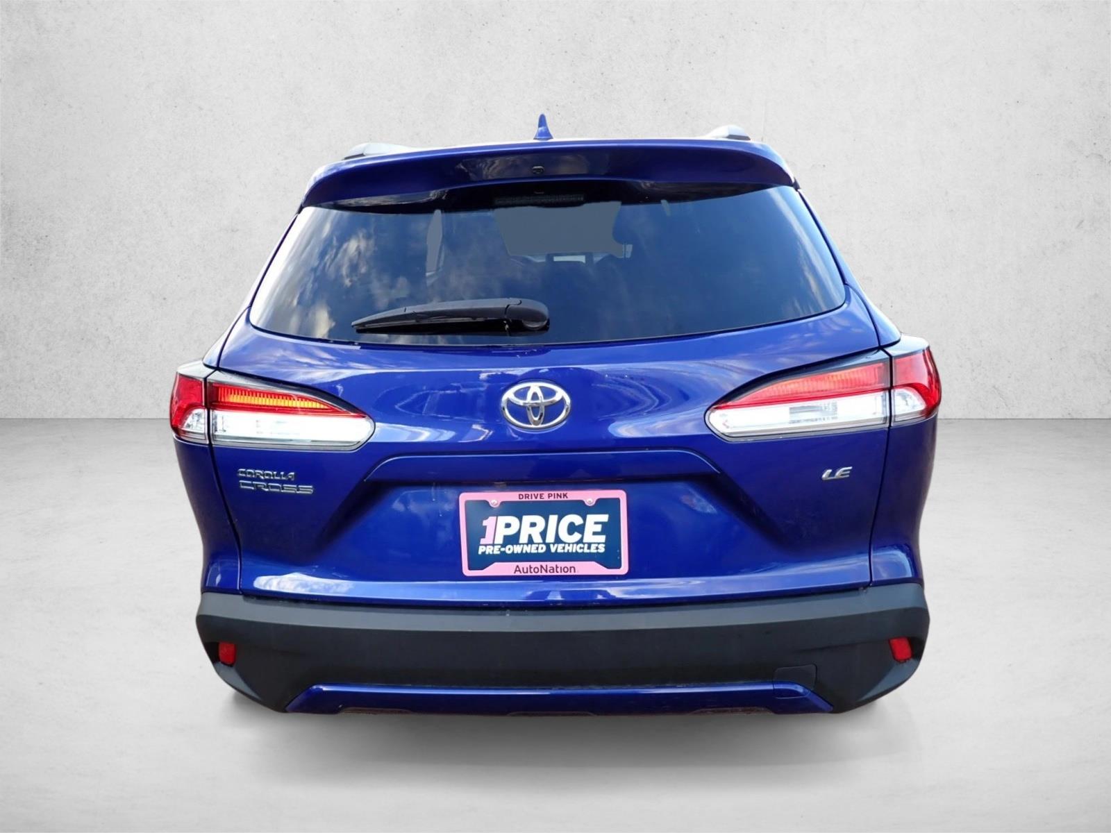 2023 Toyota Corolla Cross LE photo 3