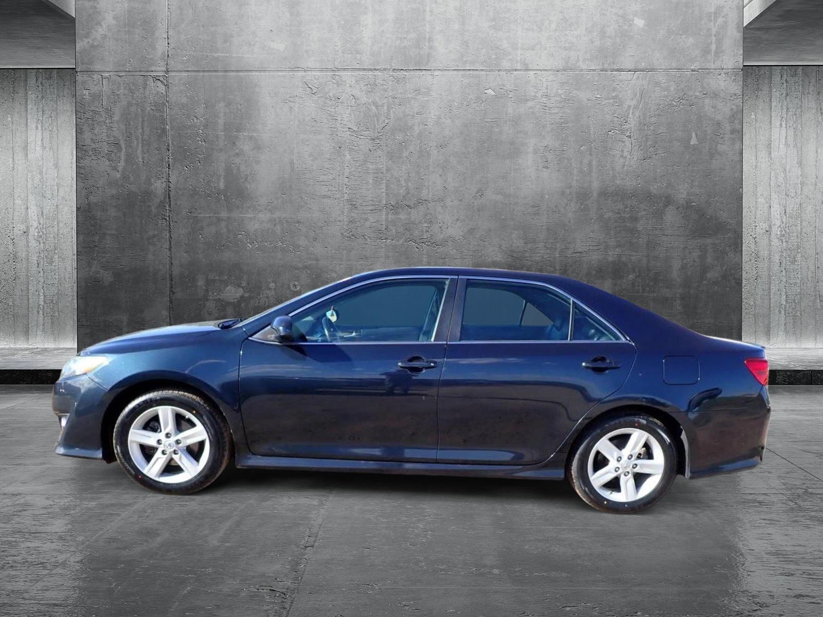 Used 2014 Toyota Camry SE with VIN 4T1BF1FK0EU443461 for sale in Centennial, CO