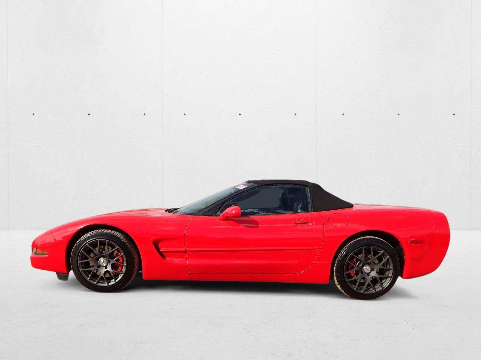 2004 Chevrolet Corvette photo 2