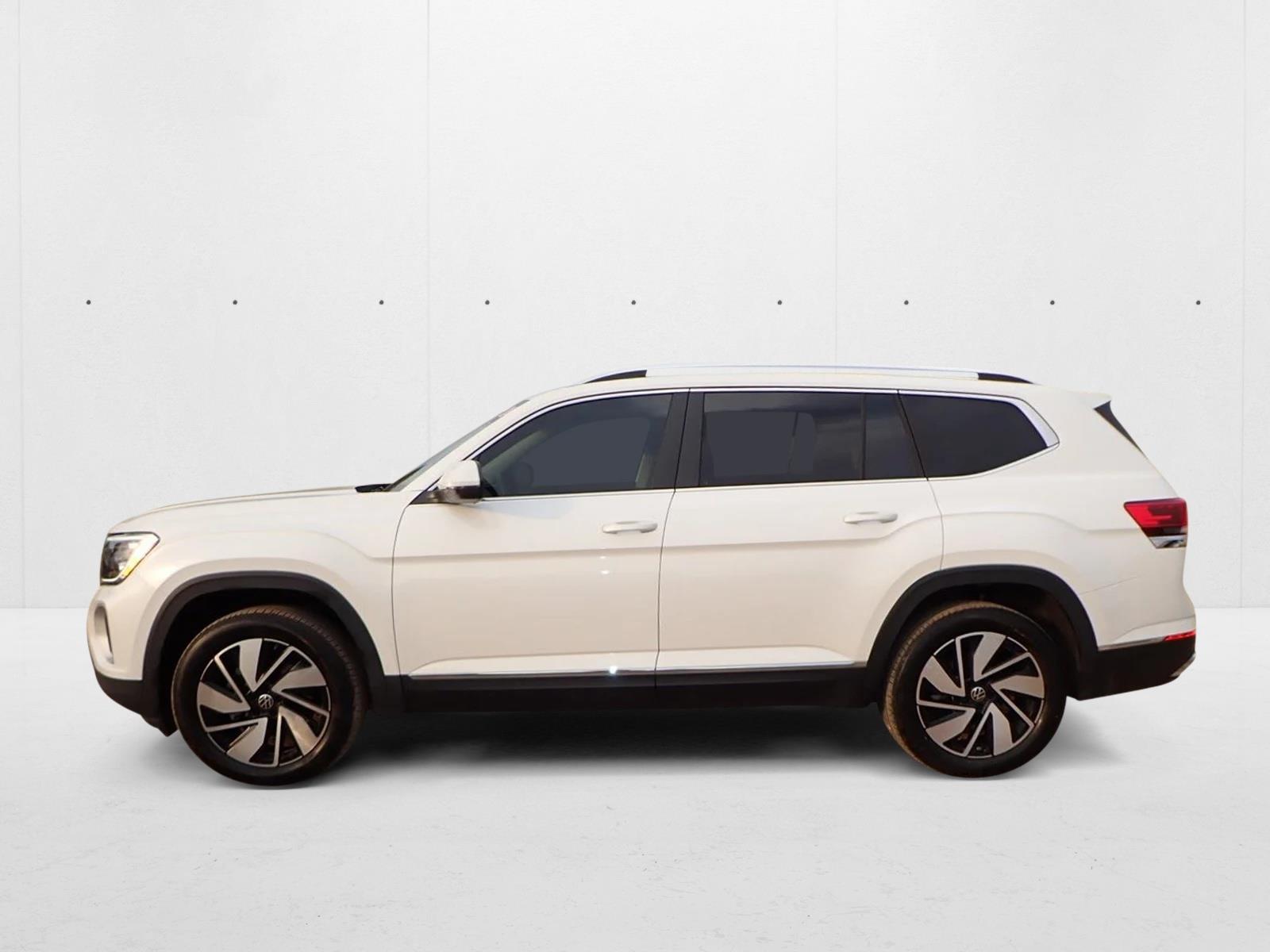2024 Volkswagen Atlas SEL photo 2