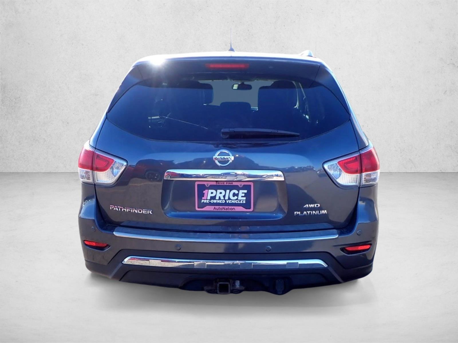 2014 Nissan Pathfinder Platinum photo 3