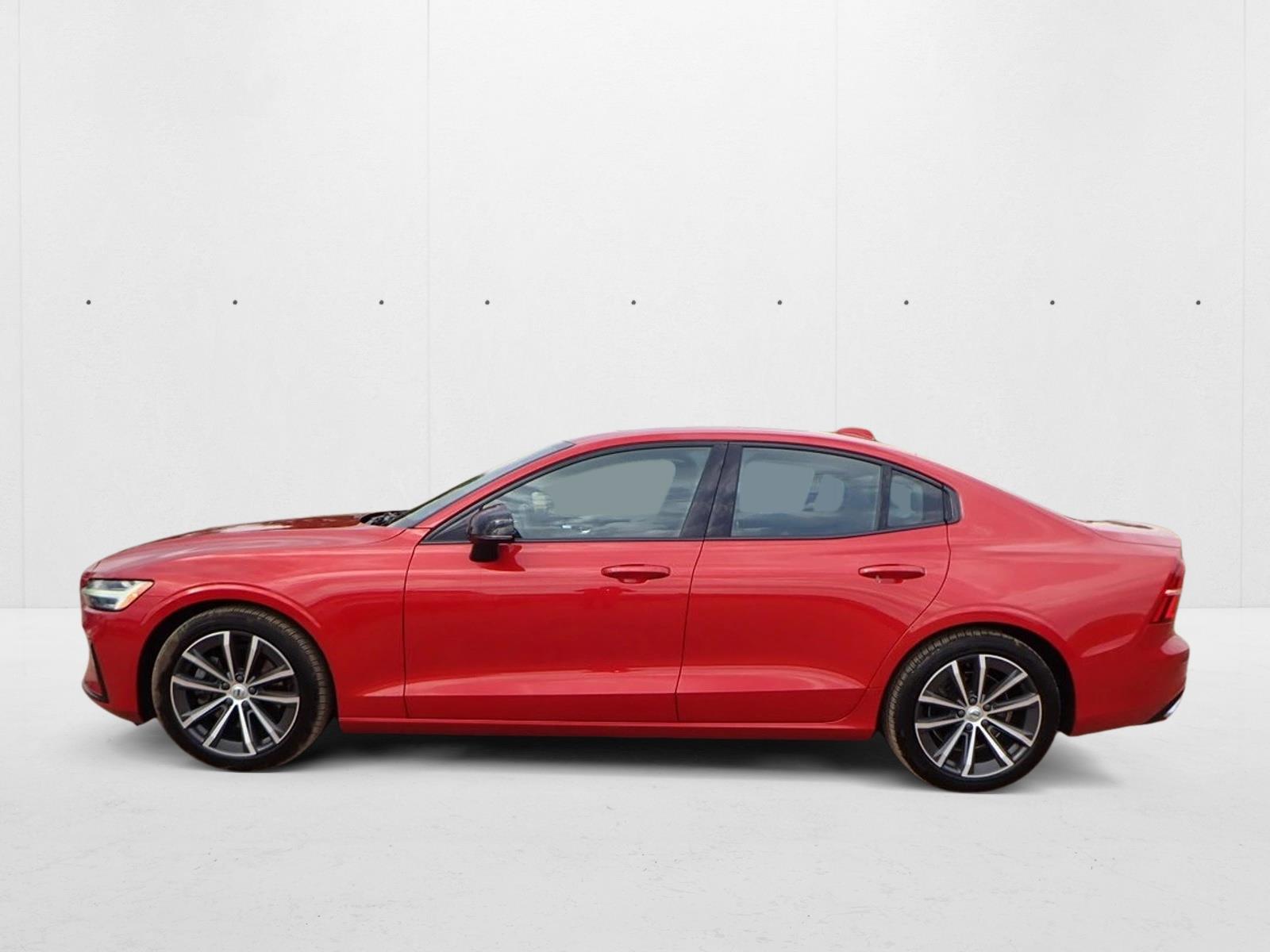 2022 Volvo S60 Momentum photo 2