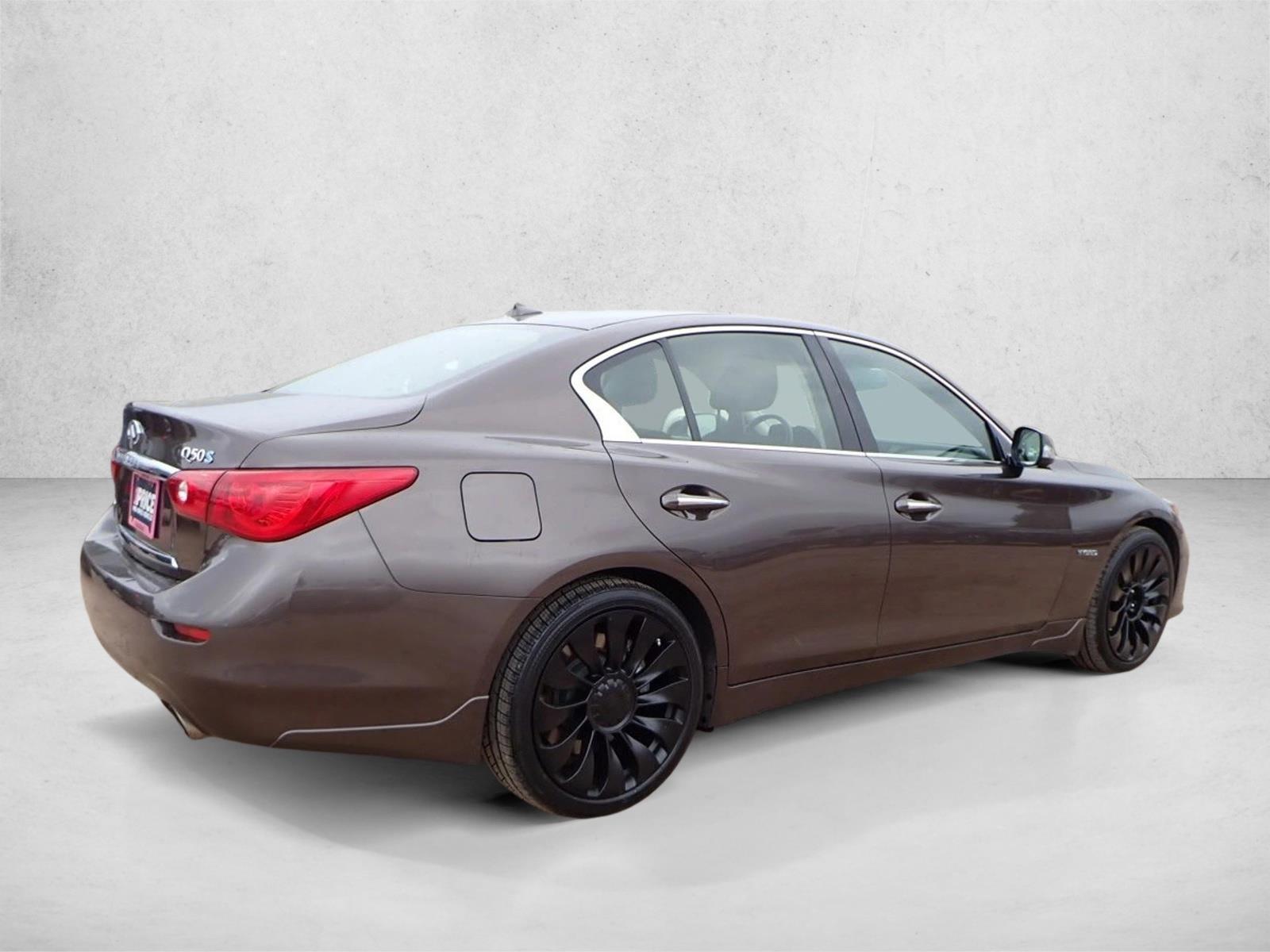 2015 Infiniti Q50 Hybrid Sport photo 4