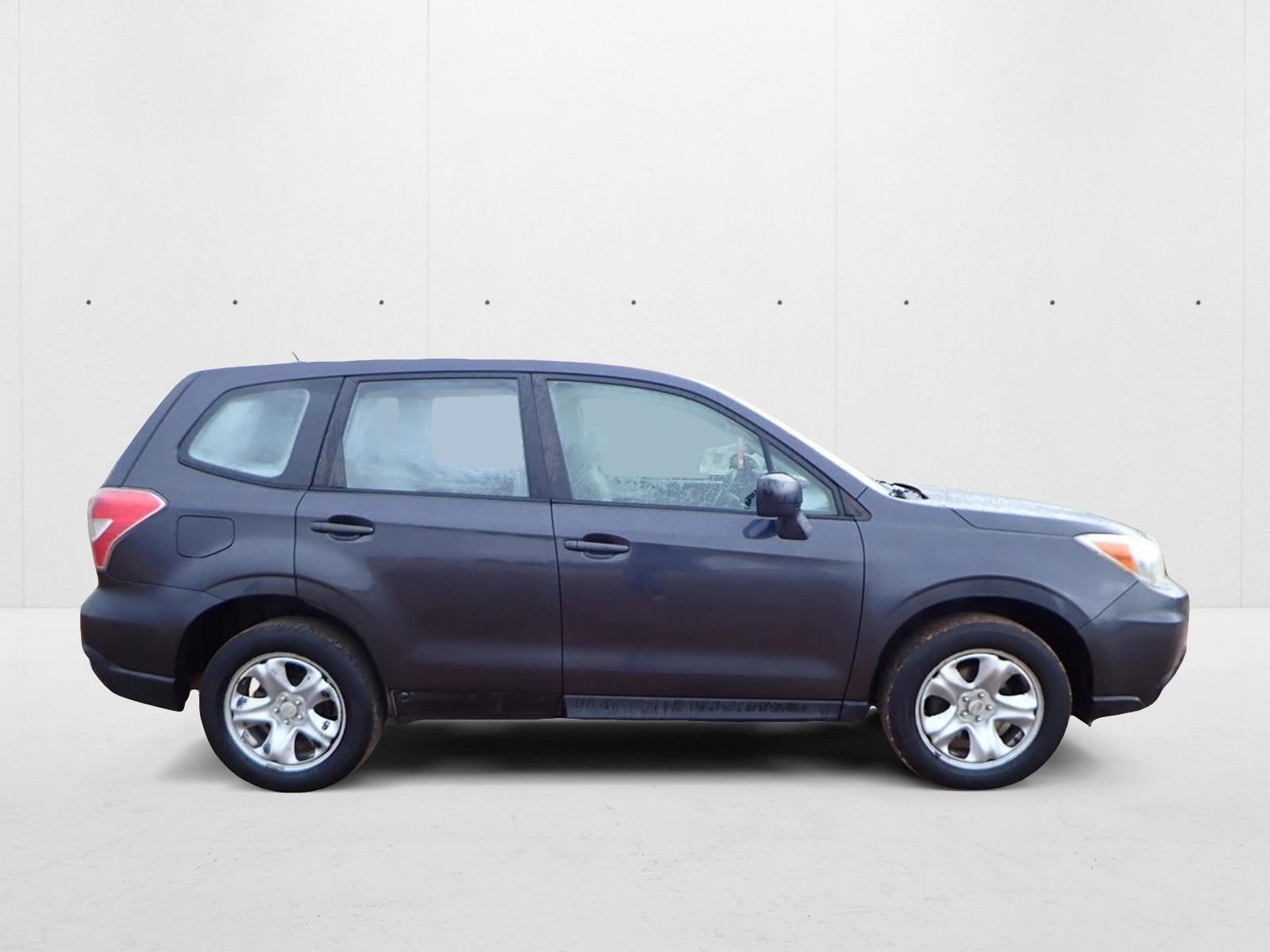 2014 Subaru Forester 2.5i photo 2