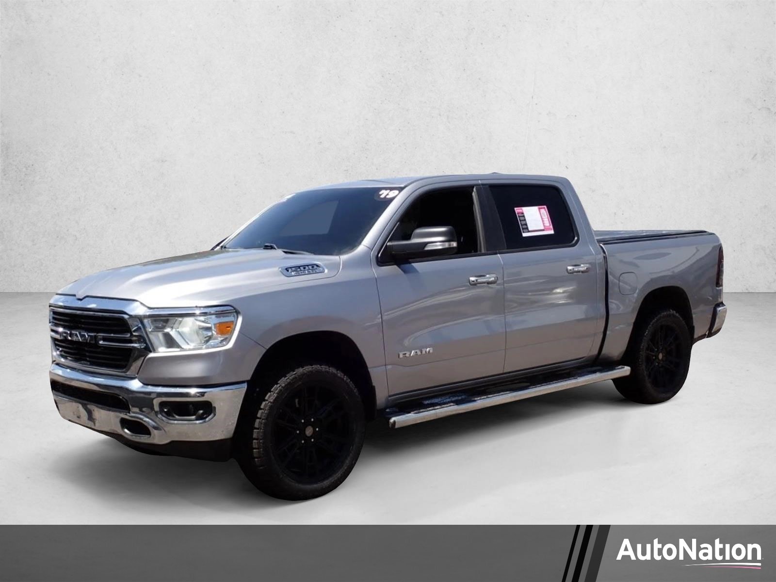 2019 RAM 1500 Big Horn/Lone Star 4x4 Crew Cab 5'7's photo