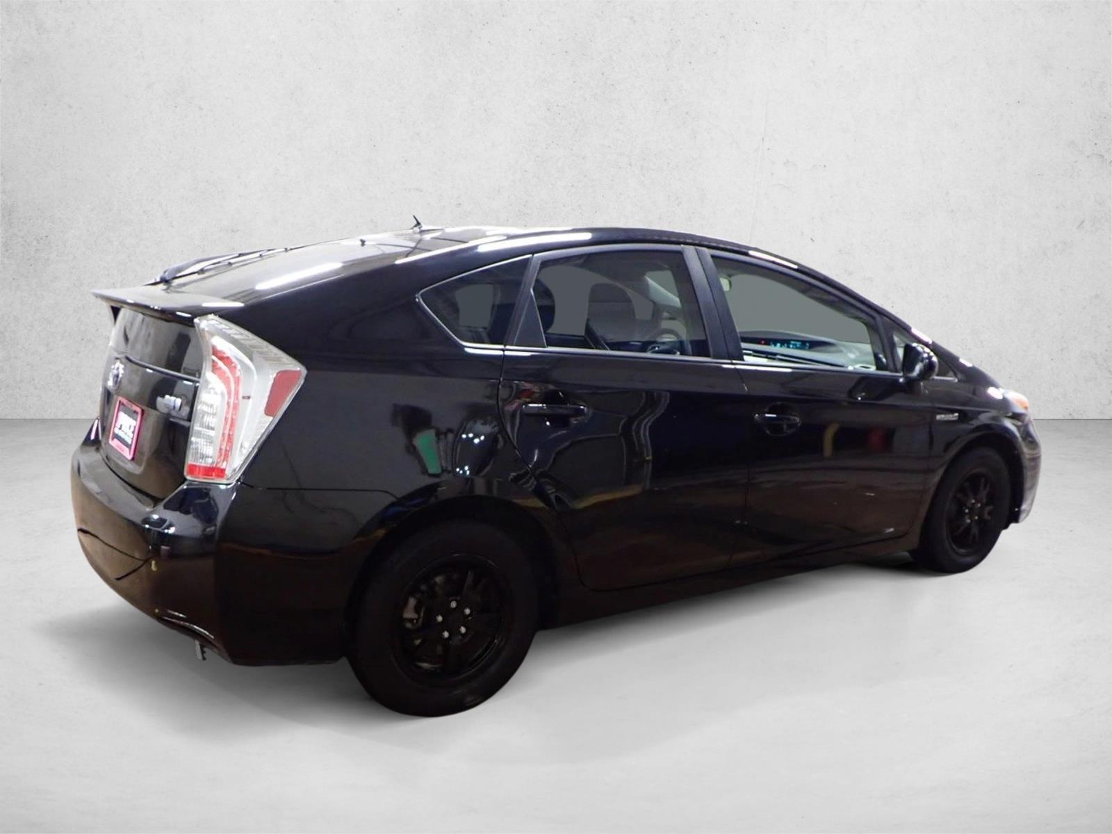 2015 Toyota Prius Three photo 4