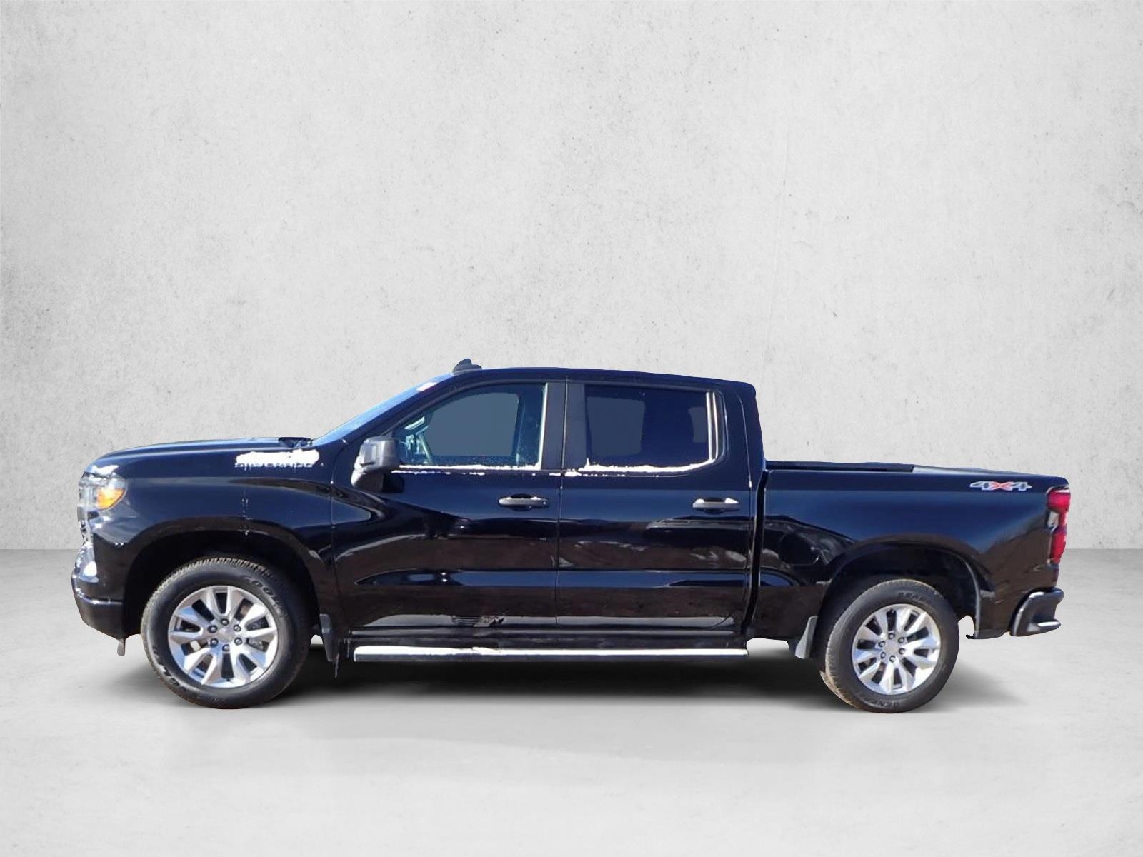 2022 Chevrolet Silverado 1500 Custom photo 2