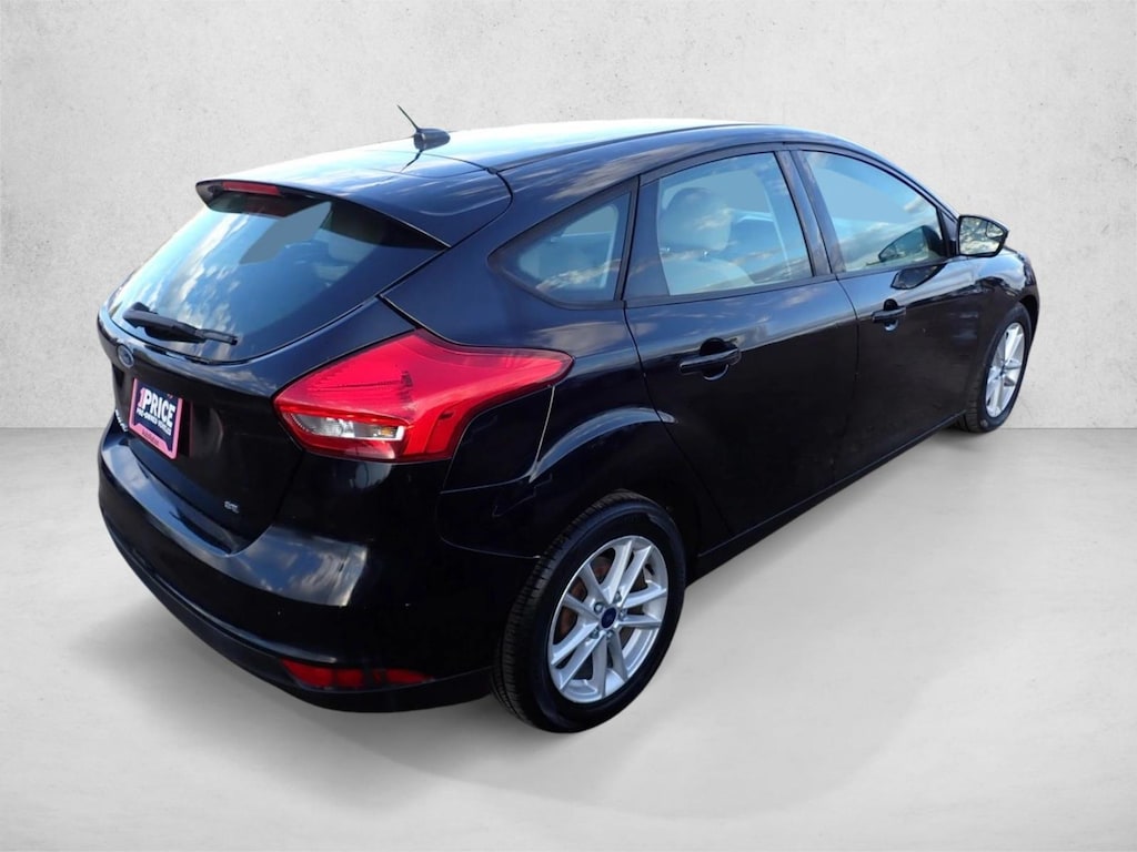 Used 2017 Ford Focus SE Hatchback