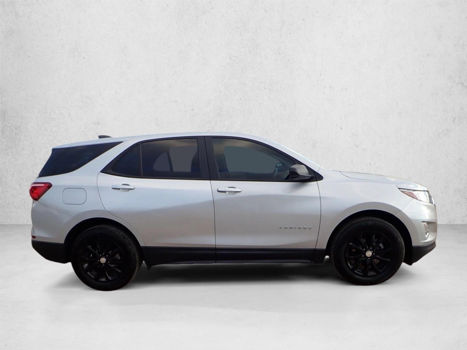 2020 Chevrolet Equinox LS photo 3