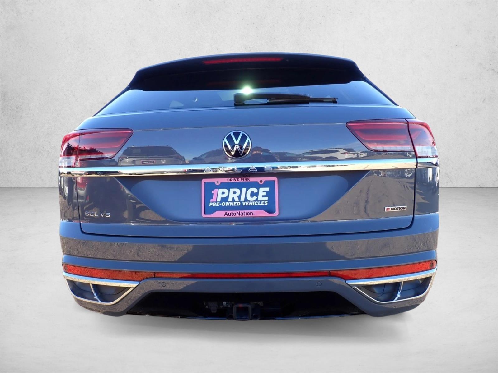 2022 Volkswagen Atlas Cross Sport V6 SEL Premium R-Line photo 3