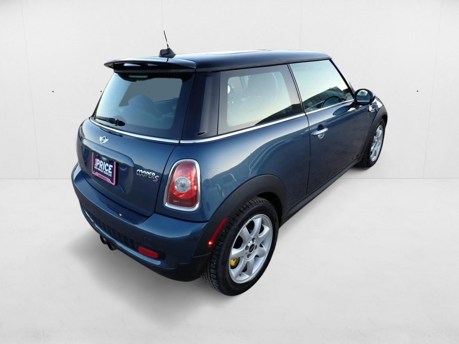 2010 Mini Cooper Hardtop S photo 4