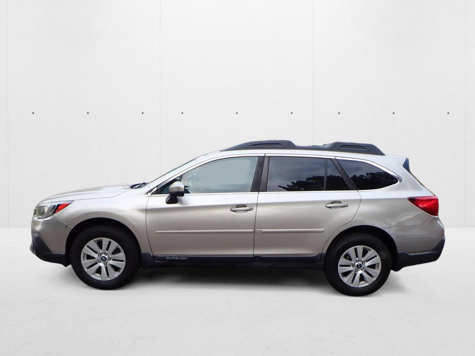 2018 Subaru Outback Premium photo 2