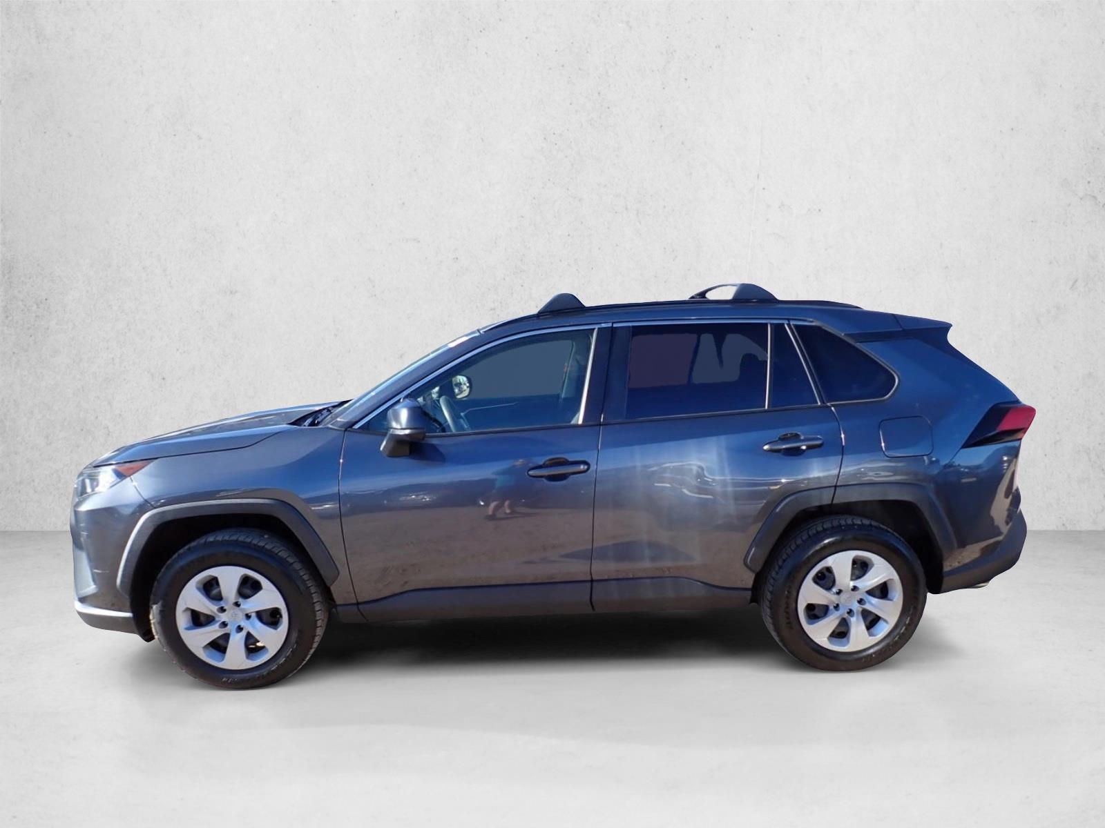 2020 Toyota RAV4 LE photo 2