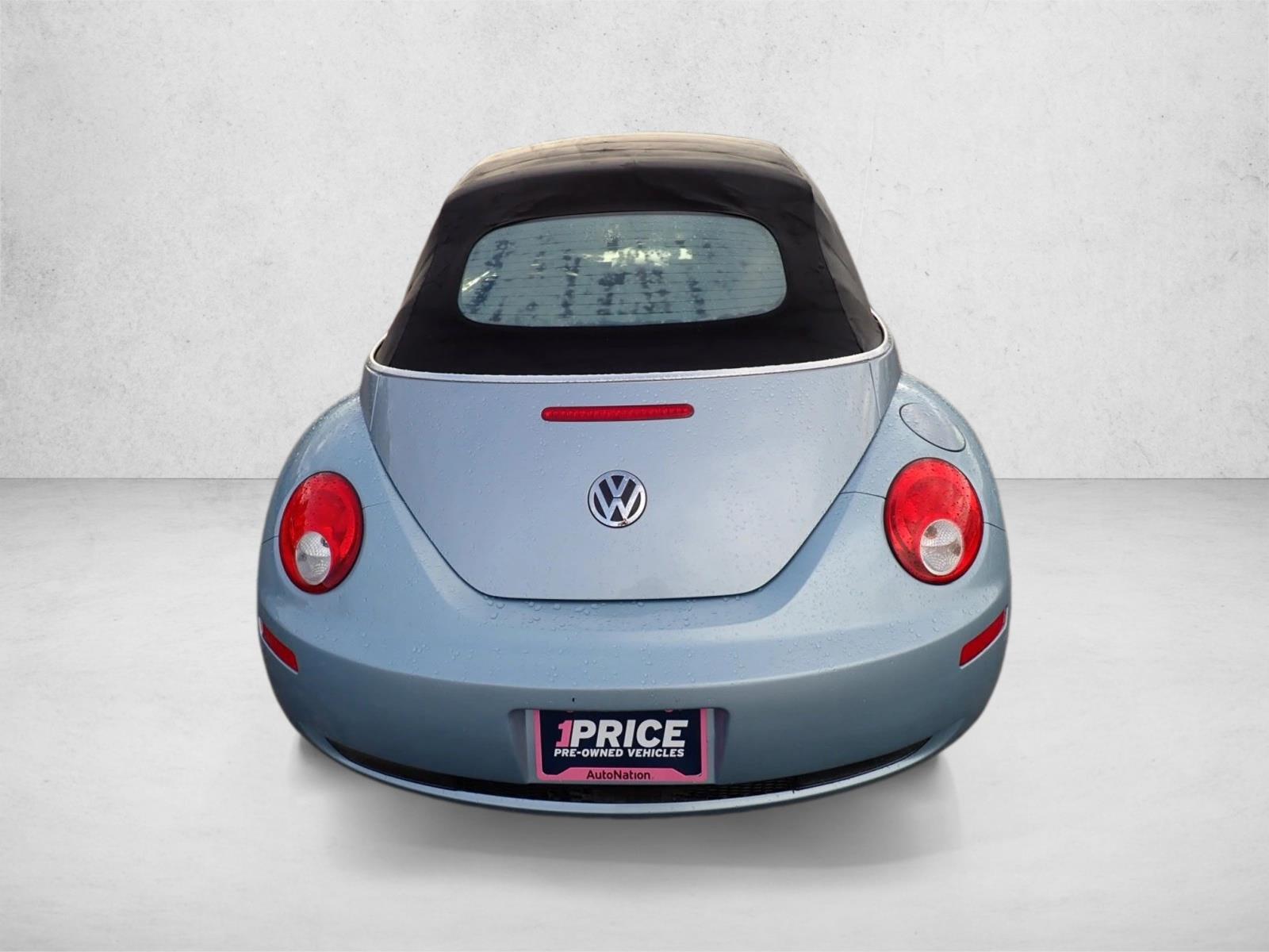 2010 Volkswagen Beetle Convertible photo 2