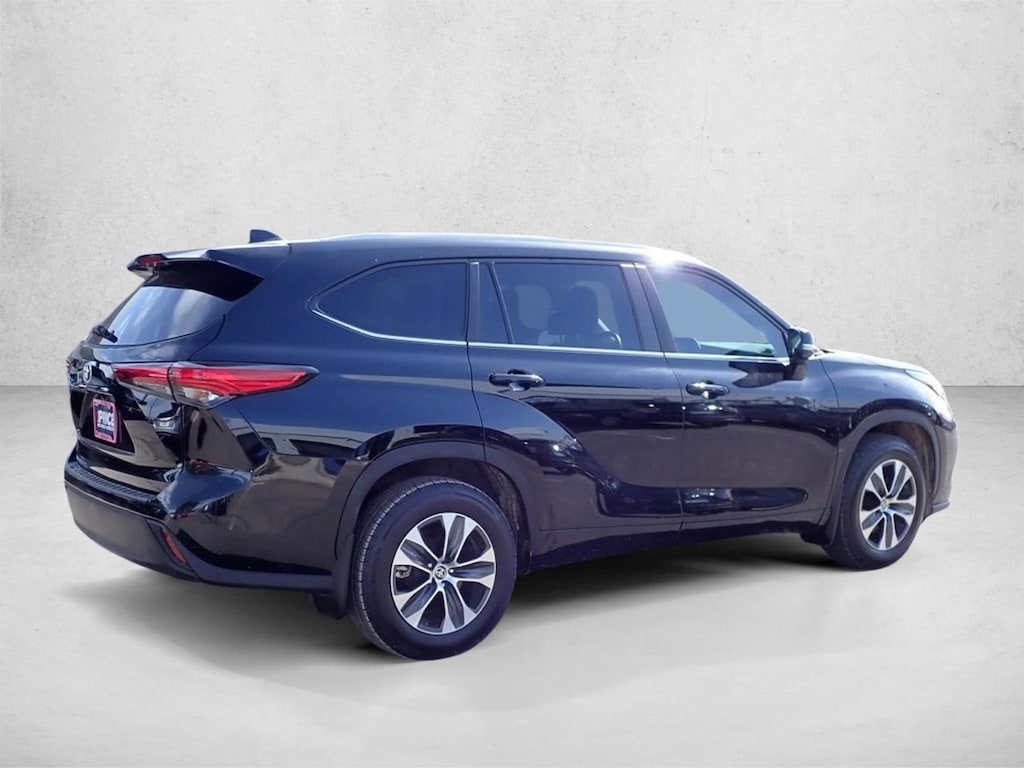 Used 2023 Toyota Highlander XLE SUV