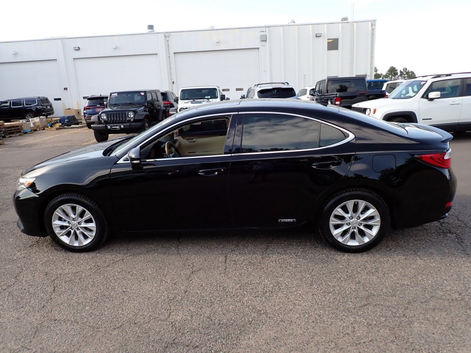 Used 2014 Lexus ES 300h with VIN JTHBW1GG0E2055820 for sale in Centennial, CO