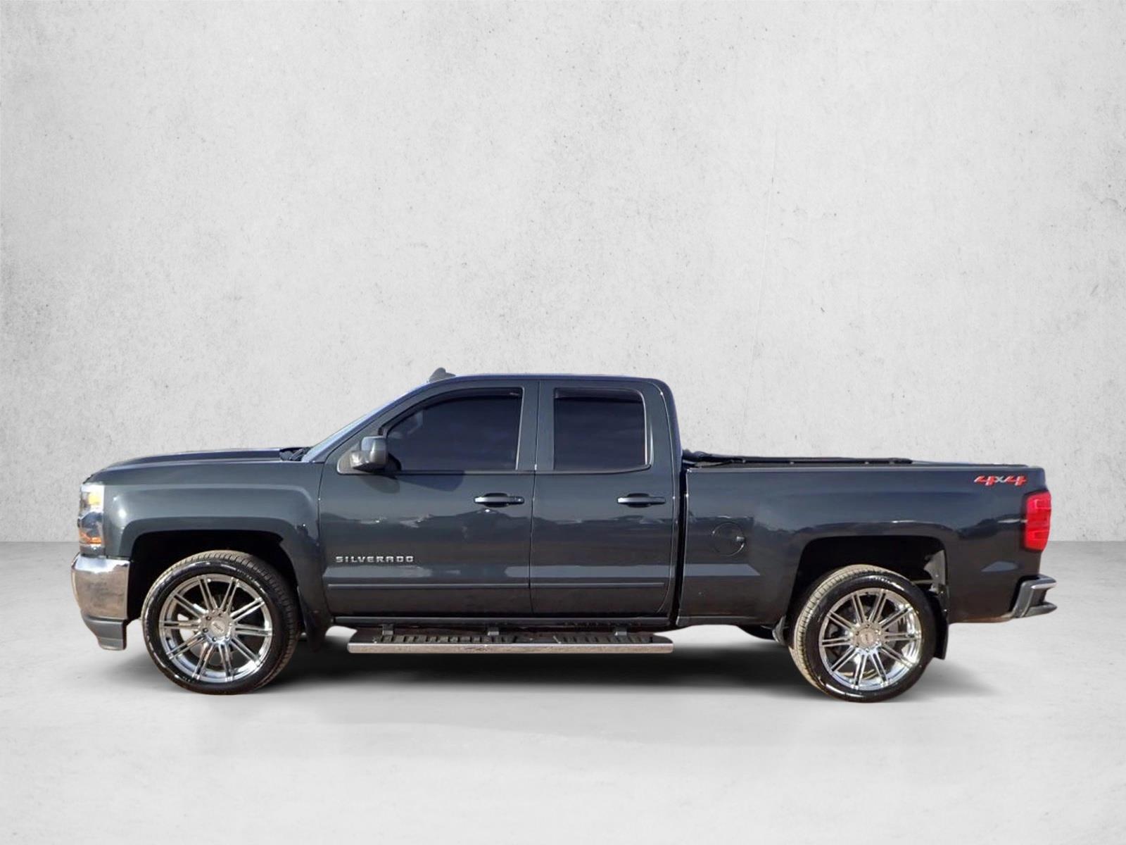 2019 Chevrolet Silverado 1500 LT photo 2