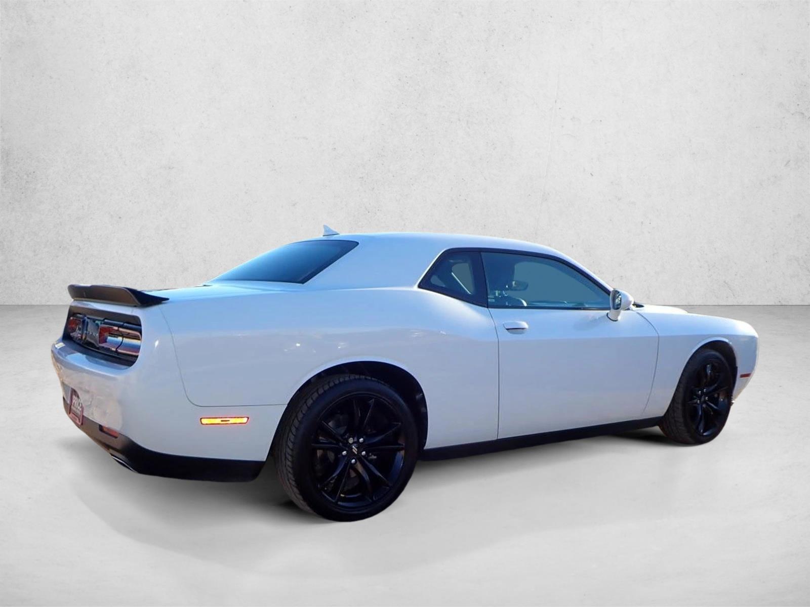 2018 Dodge Challenger SXT Plus photo 4