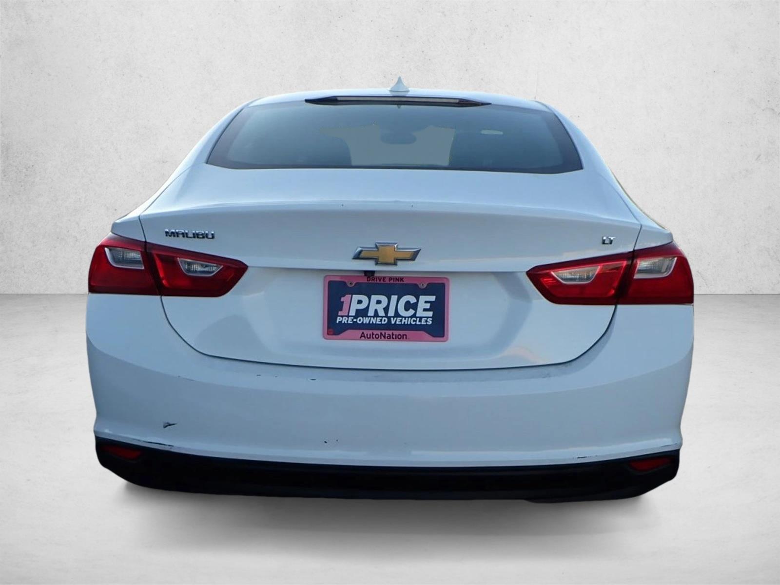 2018 Chevrolet Malibu 1LT photo 3