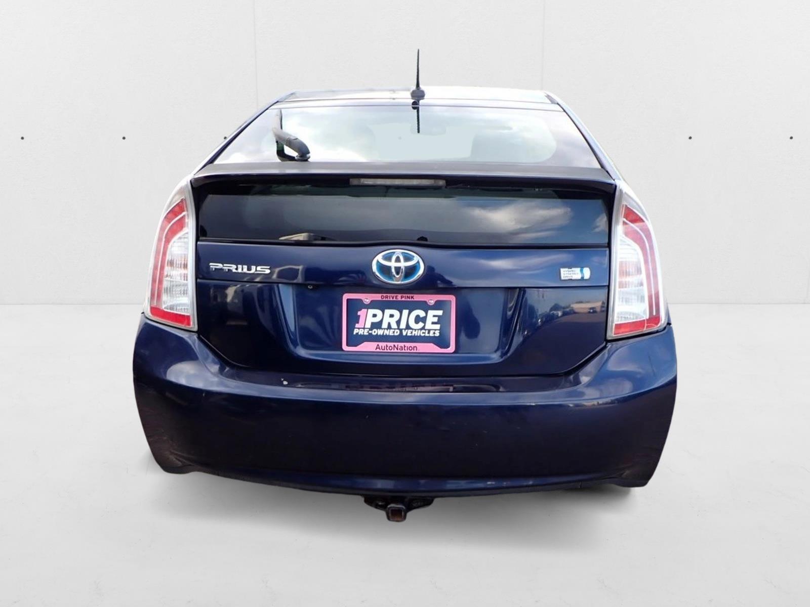 2012 Toyota Prius Three photo 3