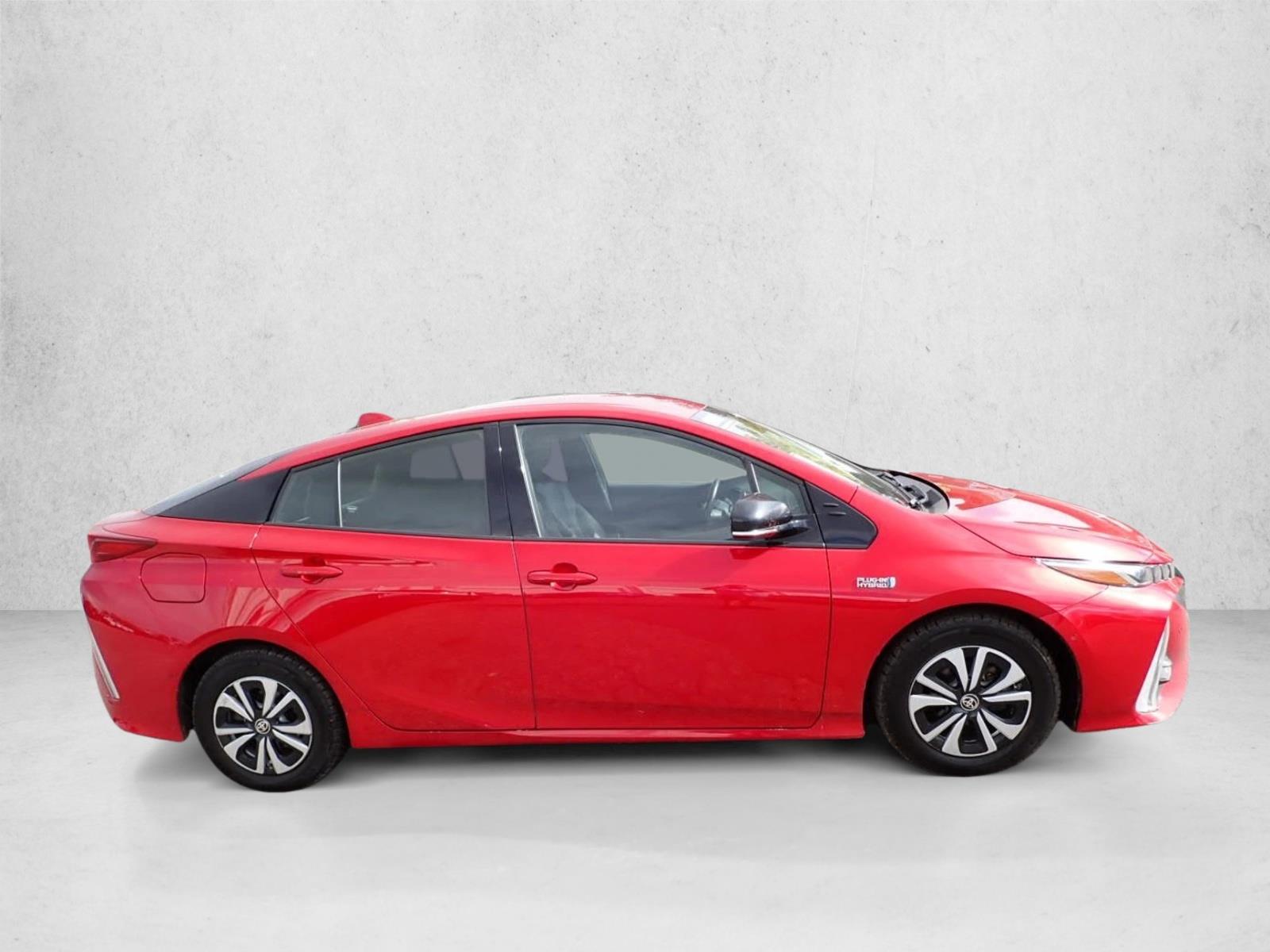 2017 Toyota Prius Prime Advanced photo 3