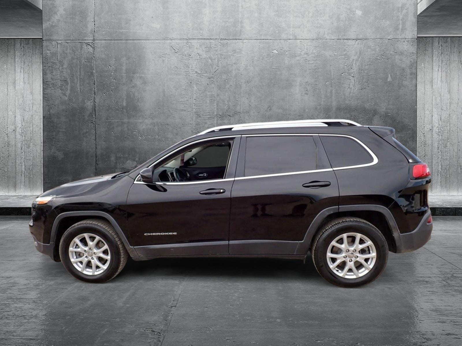 Used 2017 Jeep Cherokee Latitude with VIN 1C4PJMCS4HW512952 for sale in Centennial, CO