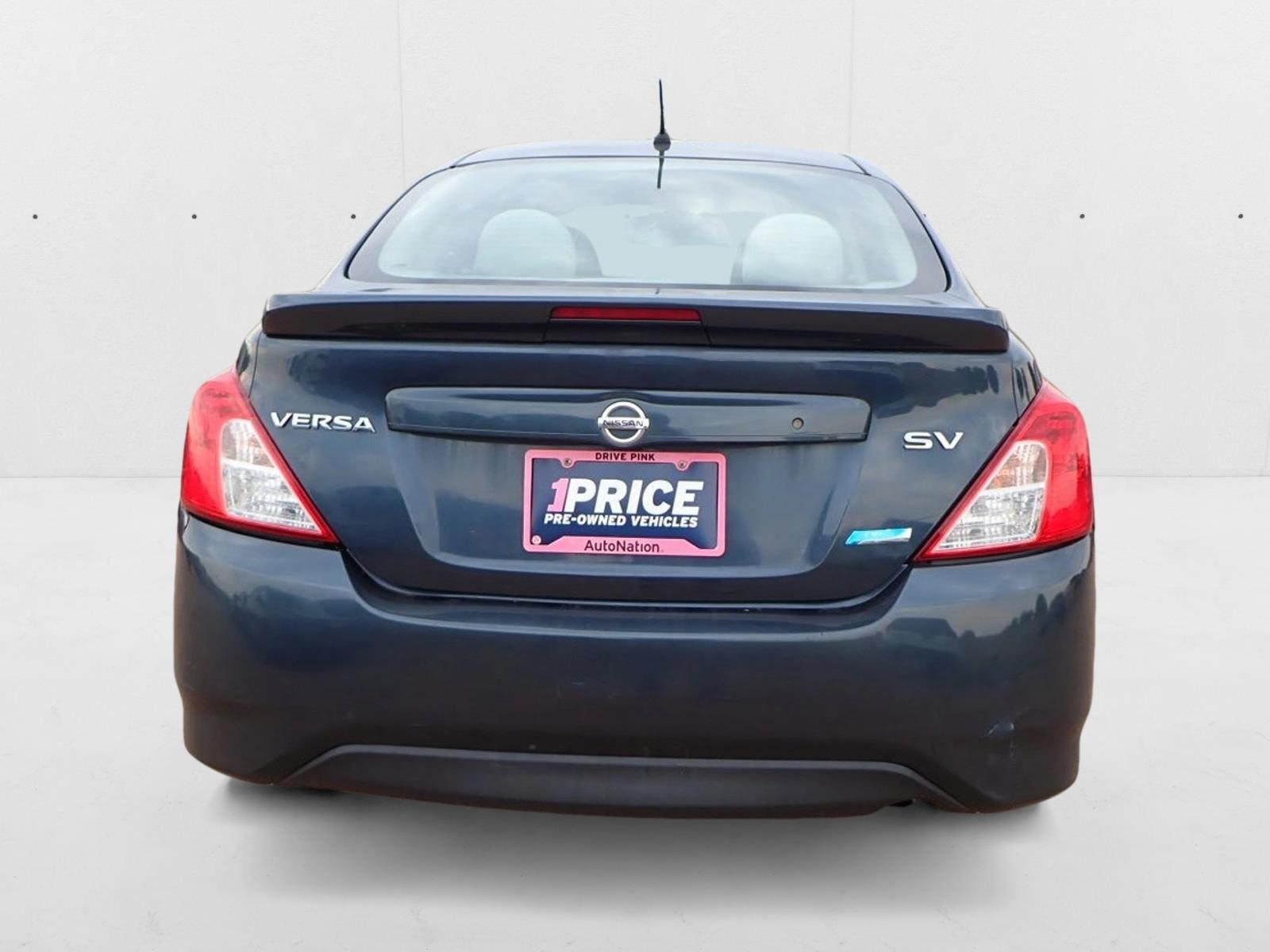 2015 Nissan Versa SV photo 2