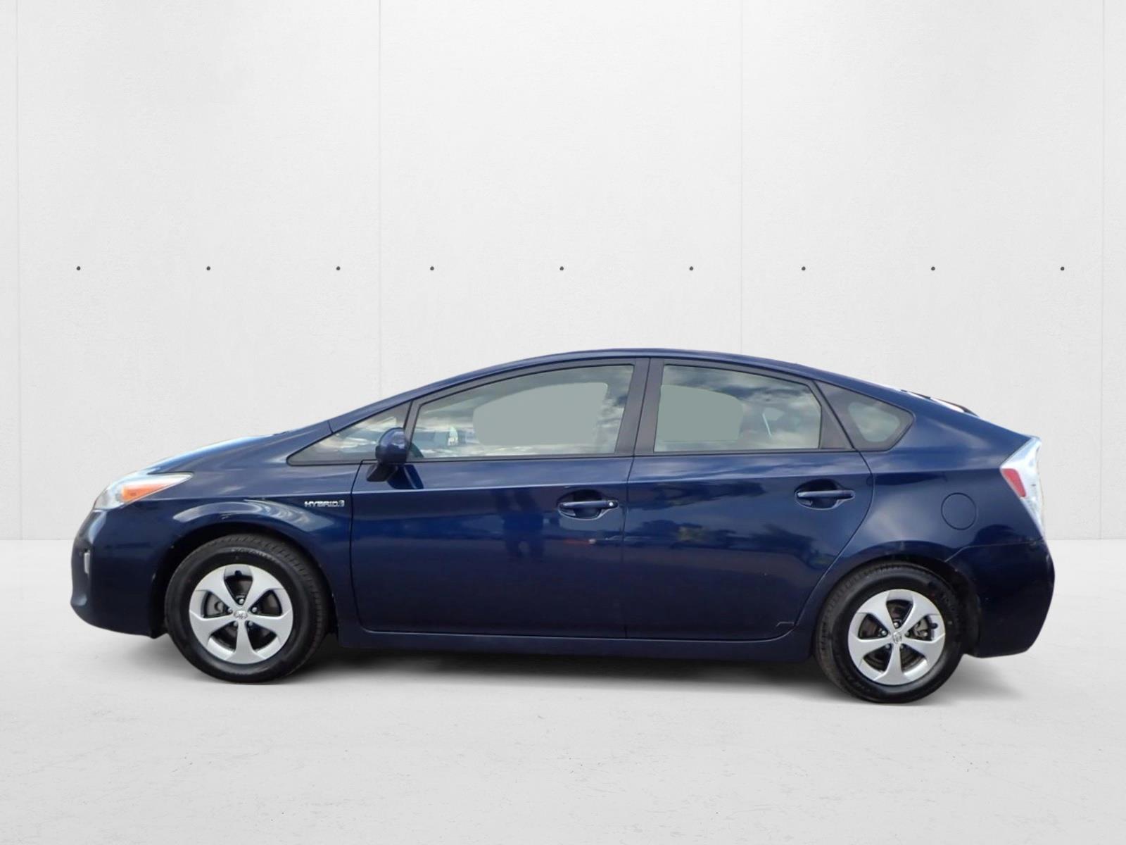 2012 Toyota Prius Three photo 2