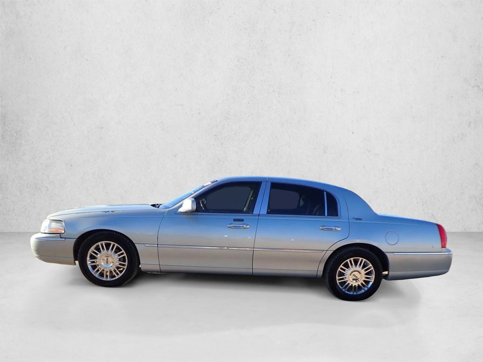 Used 2007 Lincoln Town Car Signature Limited with VIN 1LNHM82V17Y631605 for sale in Centennial, CO