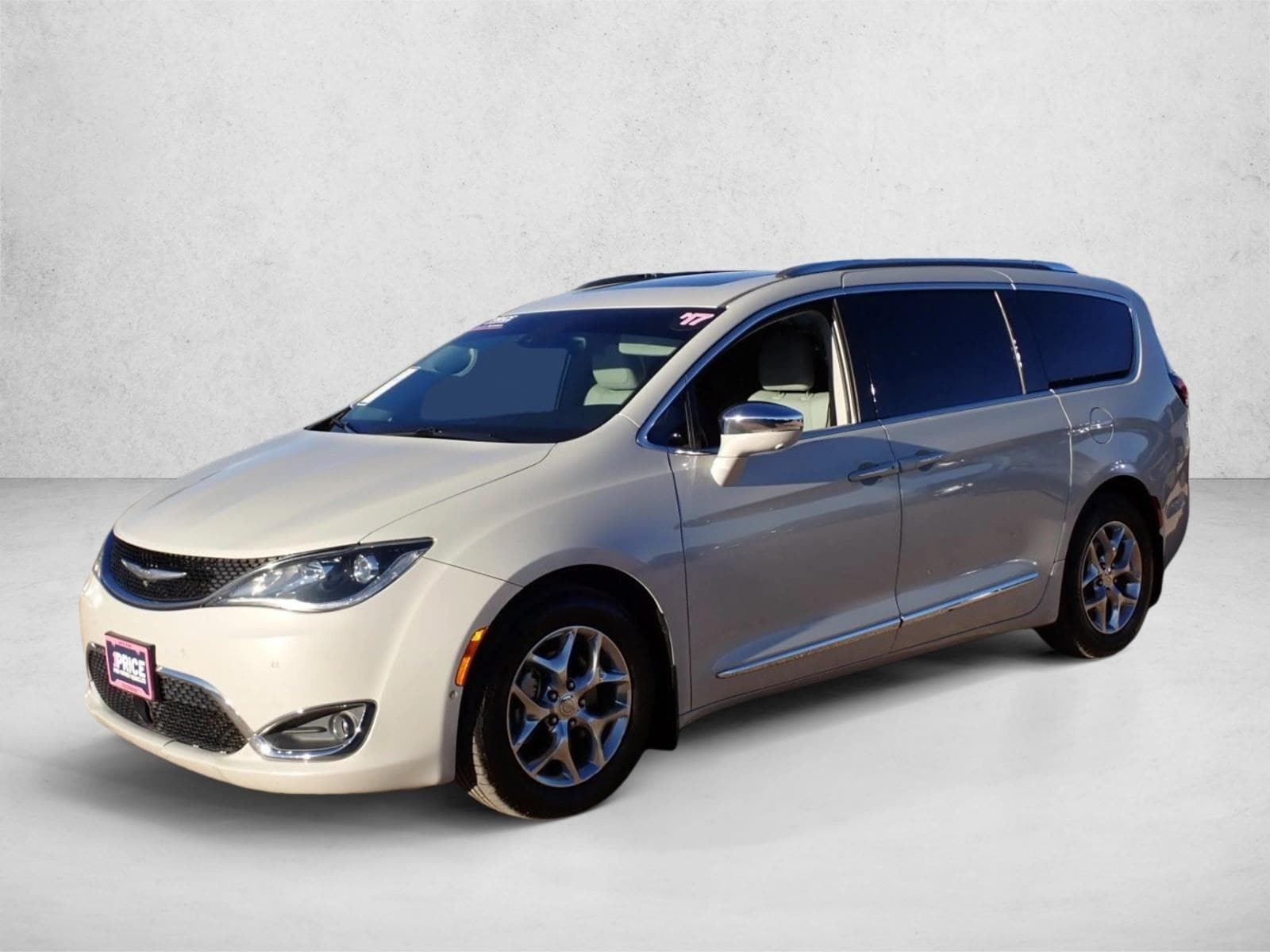 2017 Chrysler Pacifica Limited's photo