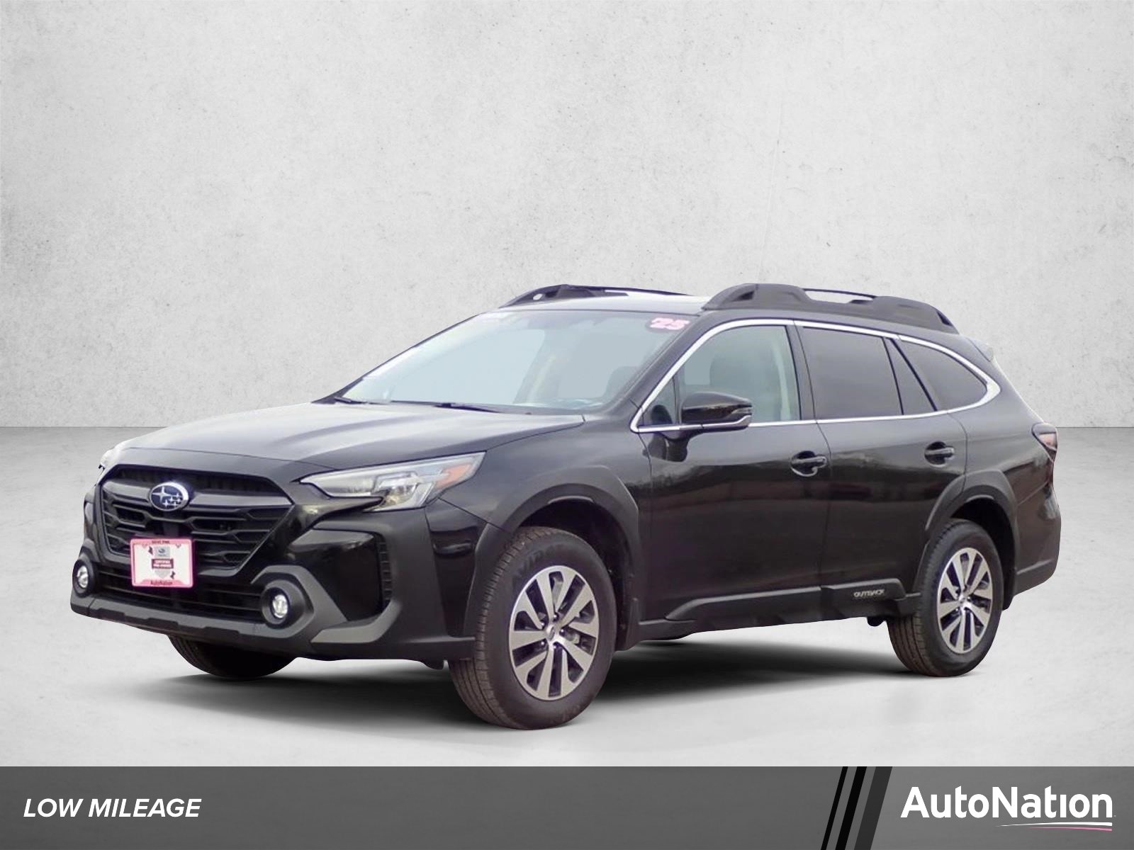 2025 Subaru Outback Premium's photo