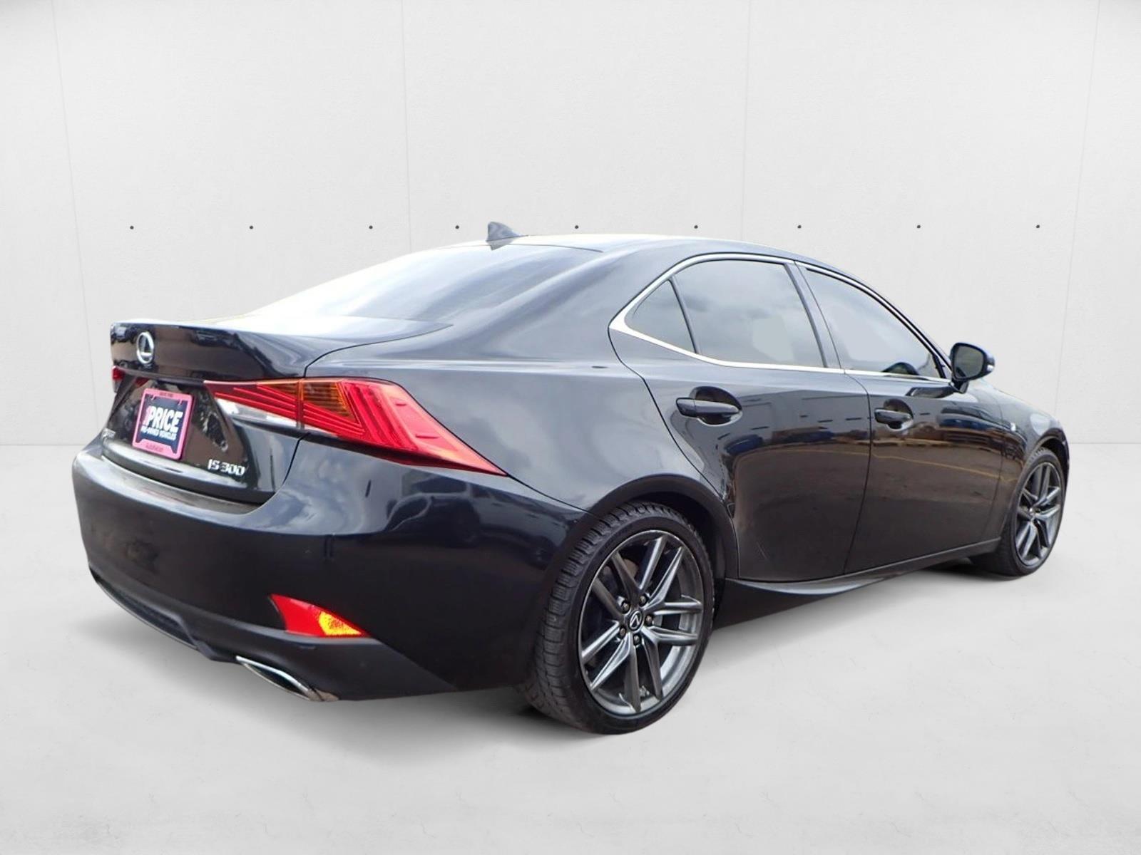 2019 Lexus IS 300 photo 4