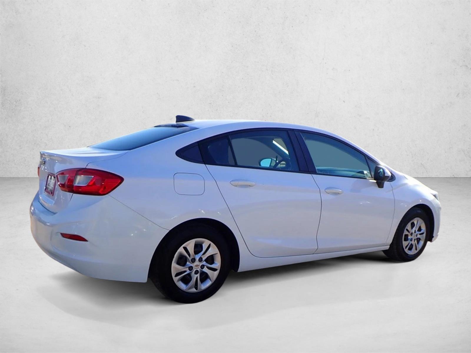 2019 Chevrolet Cruze LS photo 4