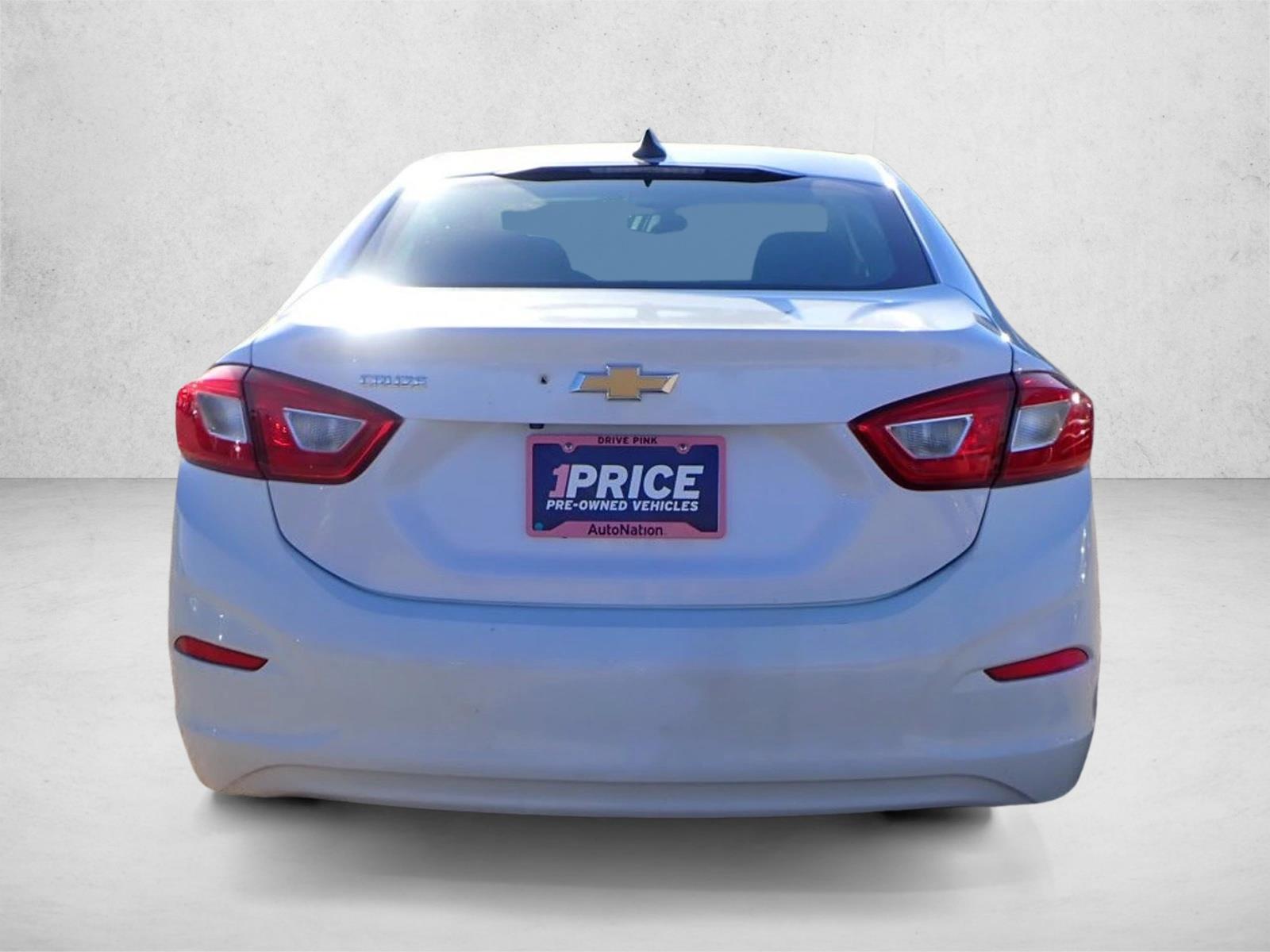 2019 Chevrolet Cruze LS photo 3