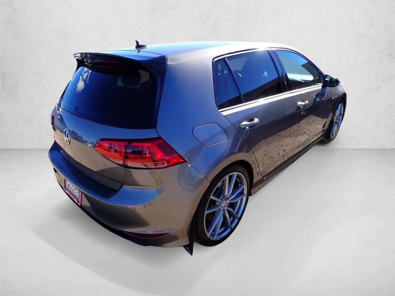 2017 Volkswagen Golf R Base photo 4