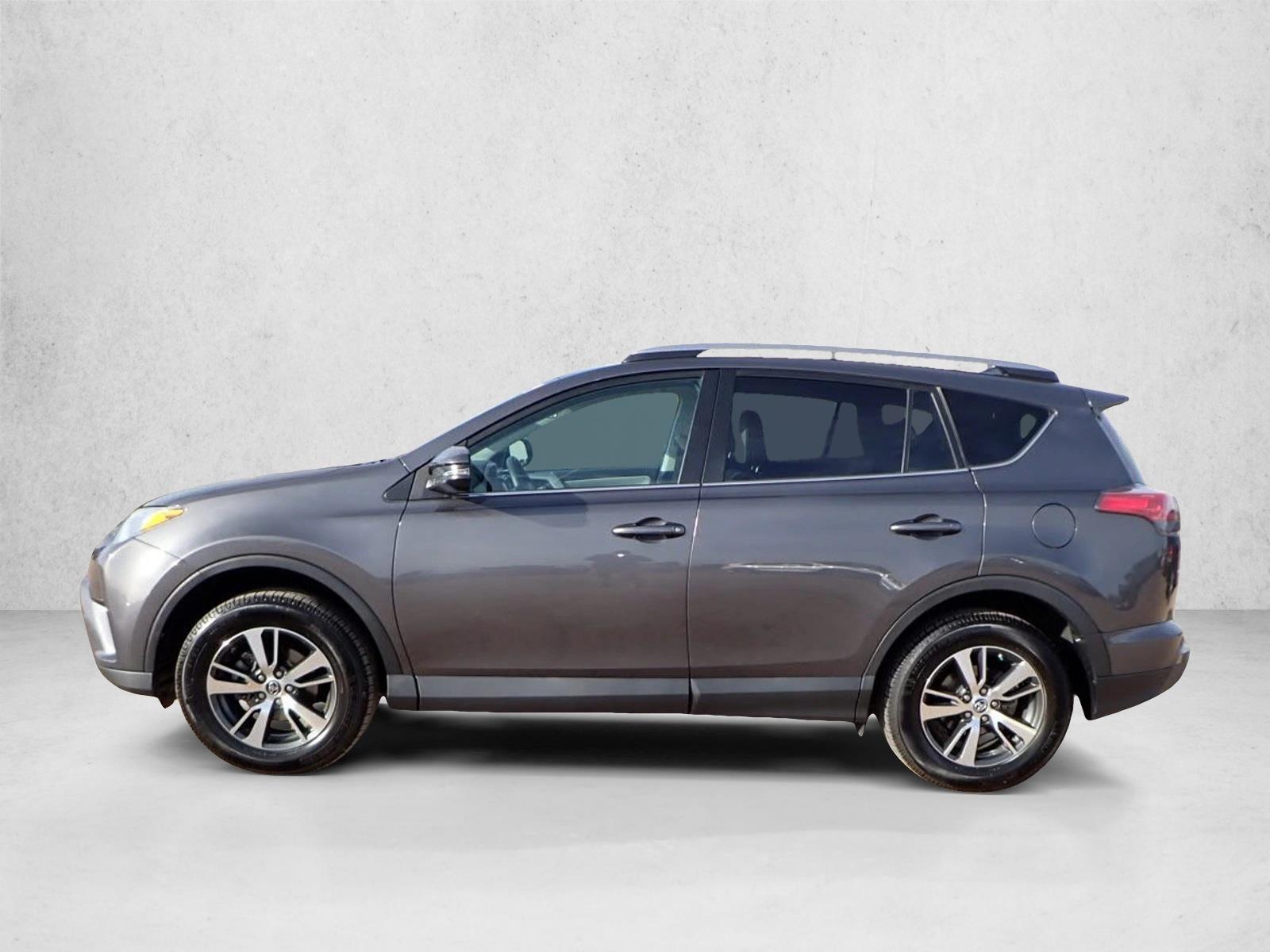 2018 Toyota RAV4 XLE photo 2