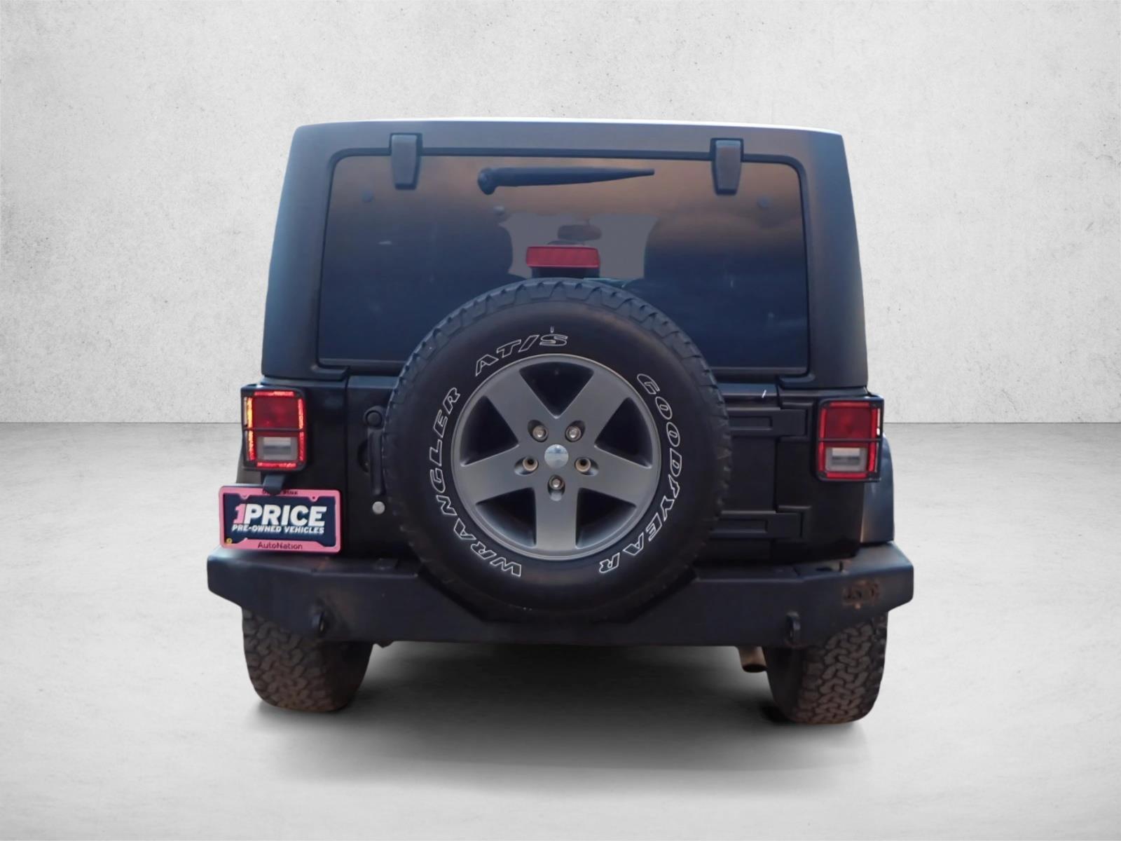 2015 Jeep Wrangler Unlimited Freedom photo 3