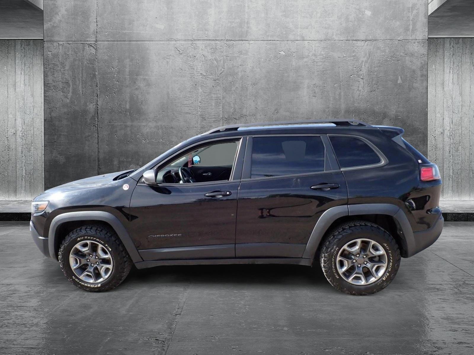 Used 2019 Jeep Cherokee Trailhawk Elite with VIN 1C4PJMBN5KD130945 for sale in Centennial, CO