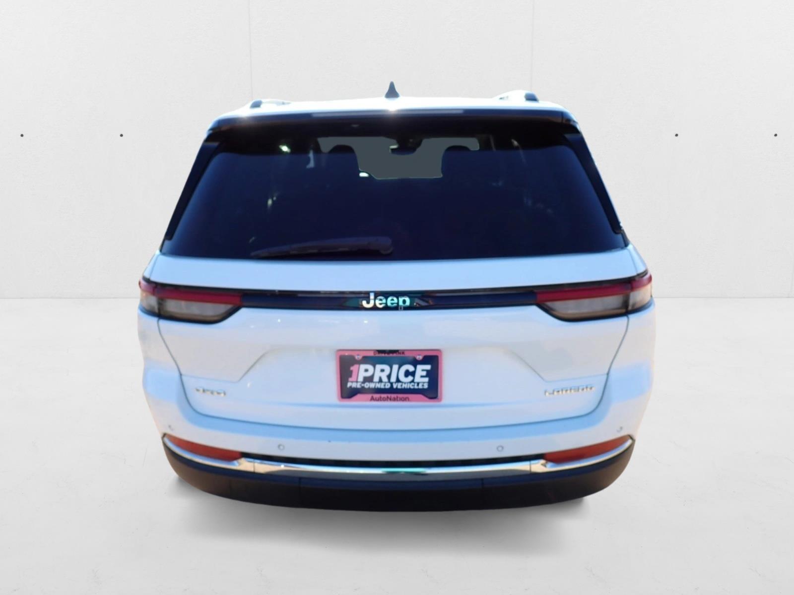 2023 Jeep Grand Cherokee Laredo photo 3