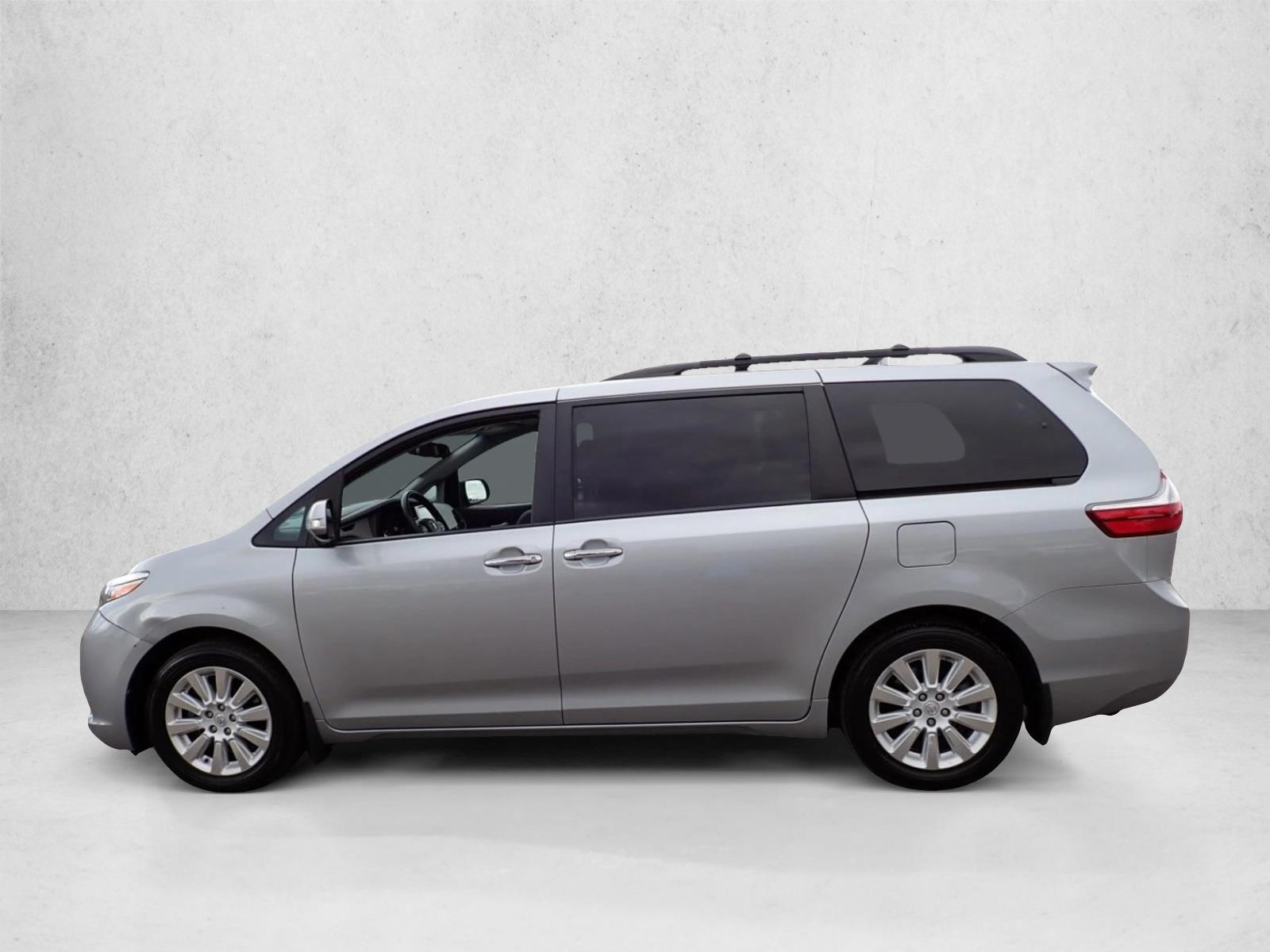 2015 Toyota Sienna Limited Premium photo 2