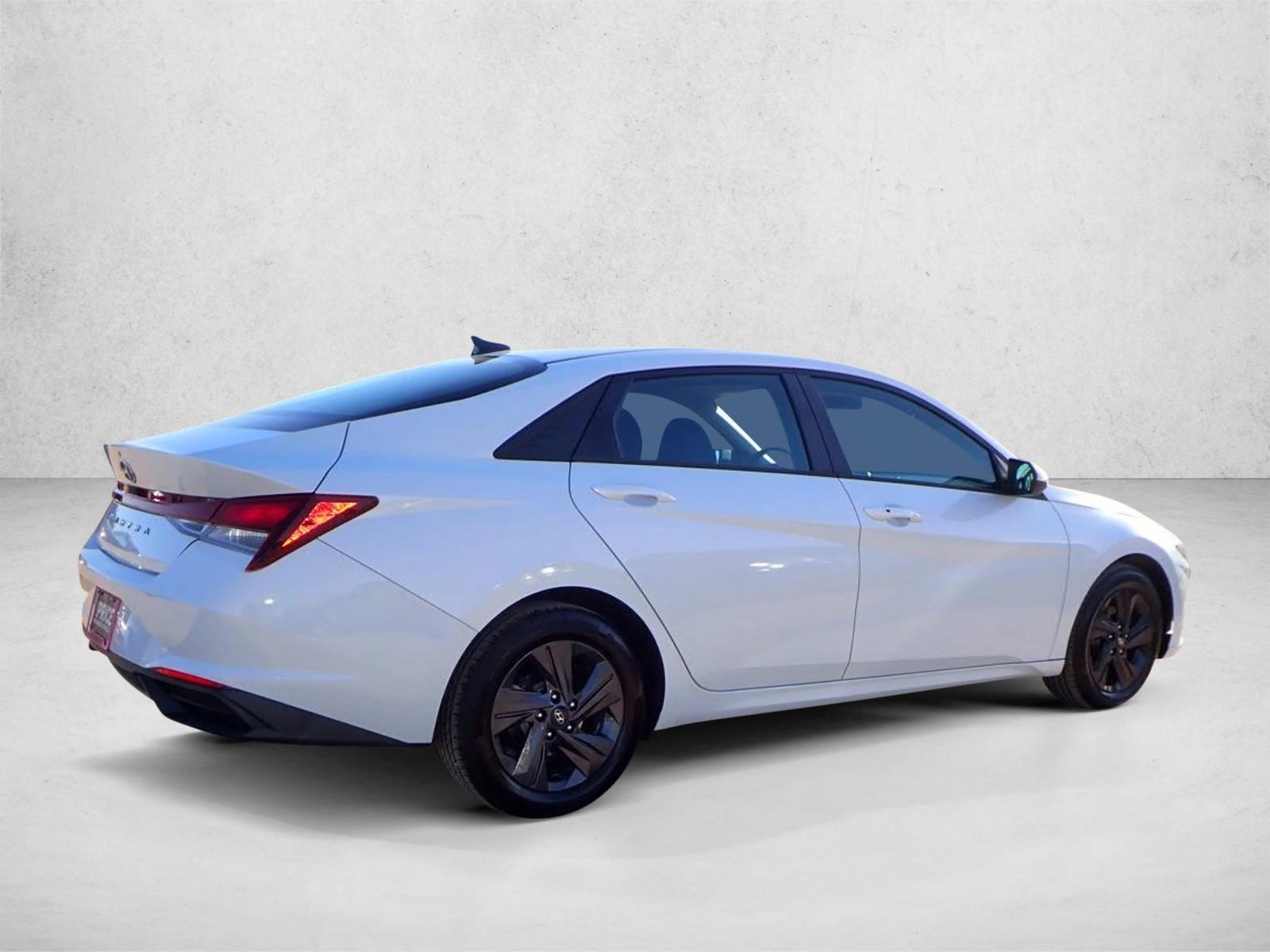 2021 Hyundai Elantra SEL photo 4