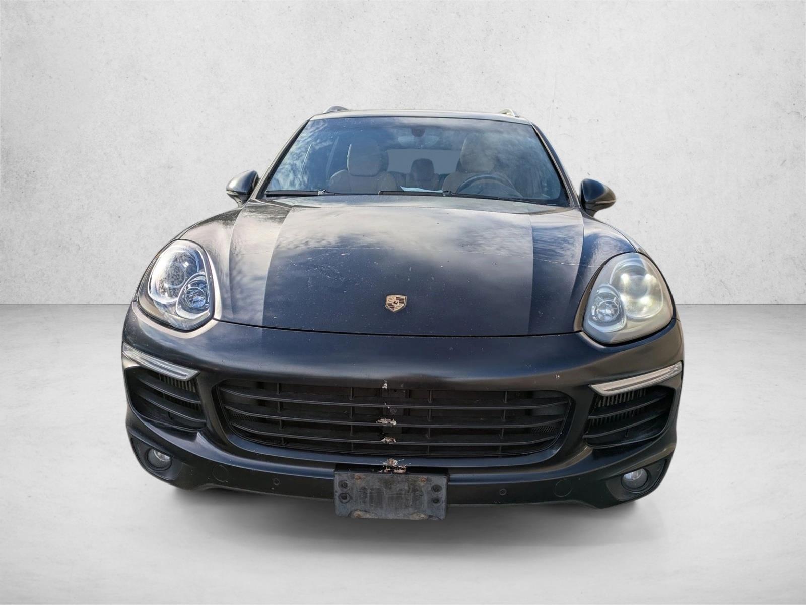 2016 Porsche Cayenne S photo 2