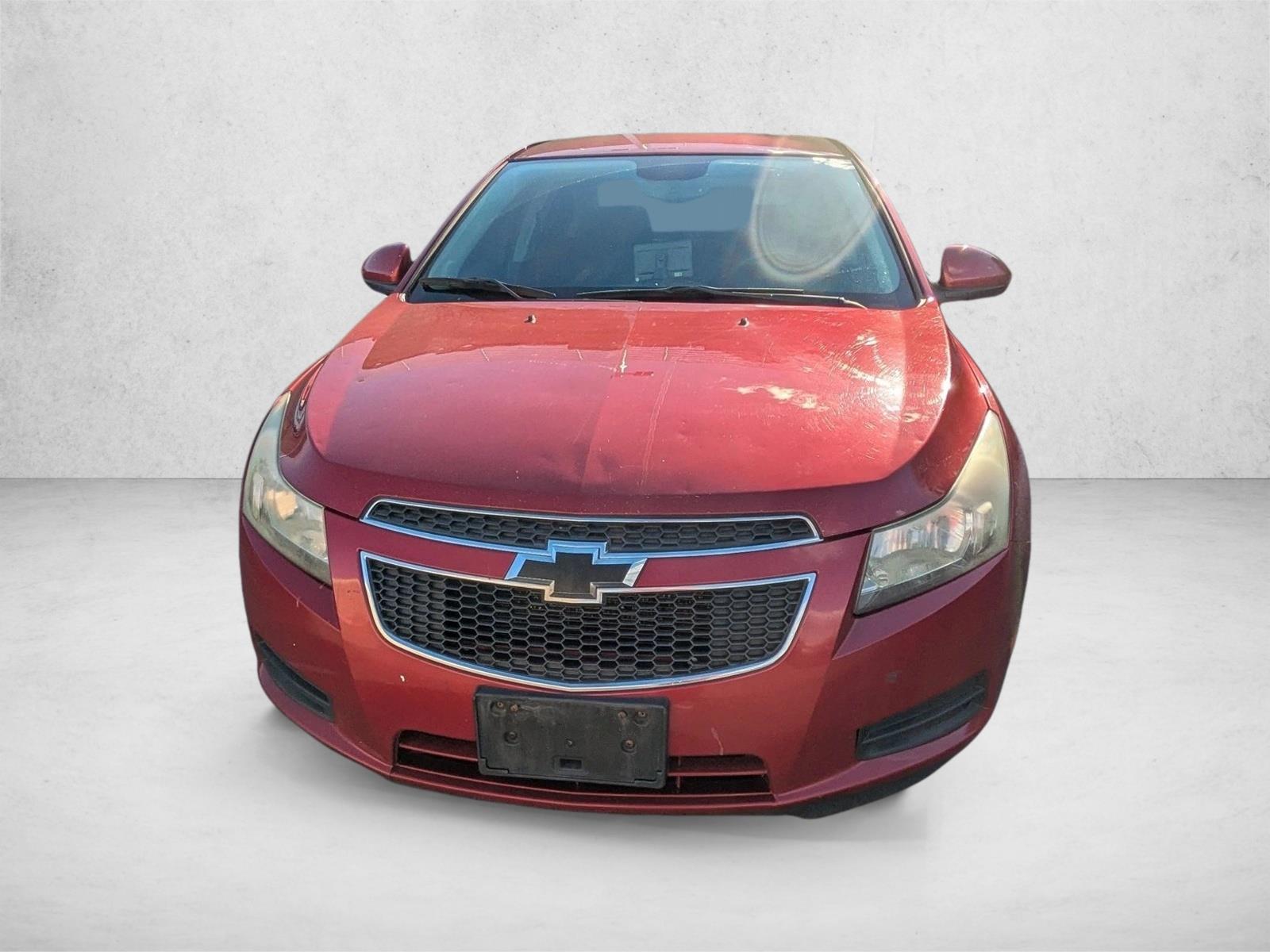 2013 Chevrolet Cruze photo 2