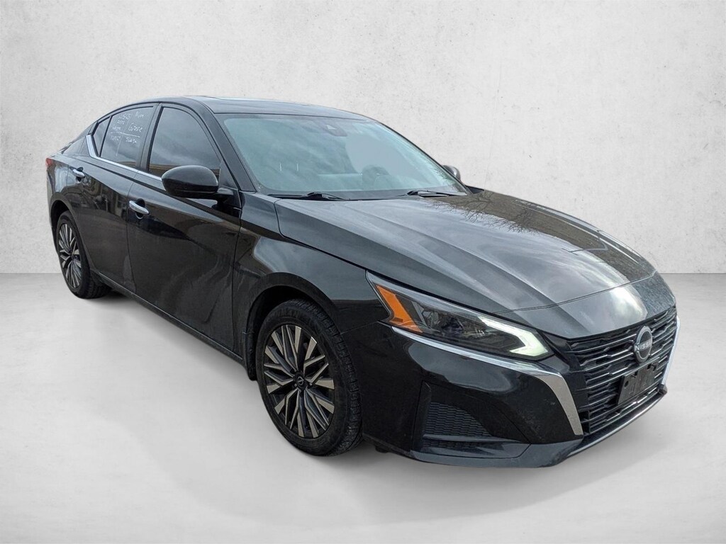 Used 2023 Nissan Altima 2.5 SV Sedan