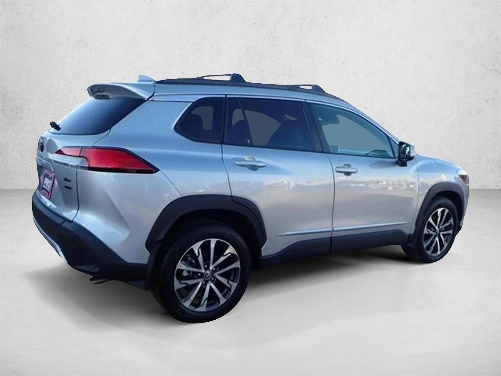 2023 Toyota Corolla Cross XLE photo 4