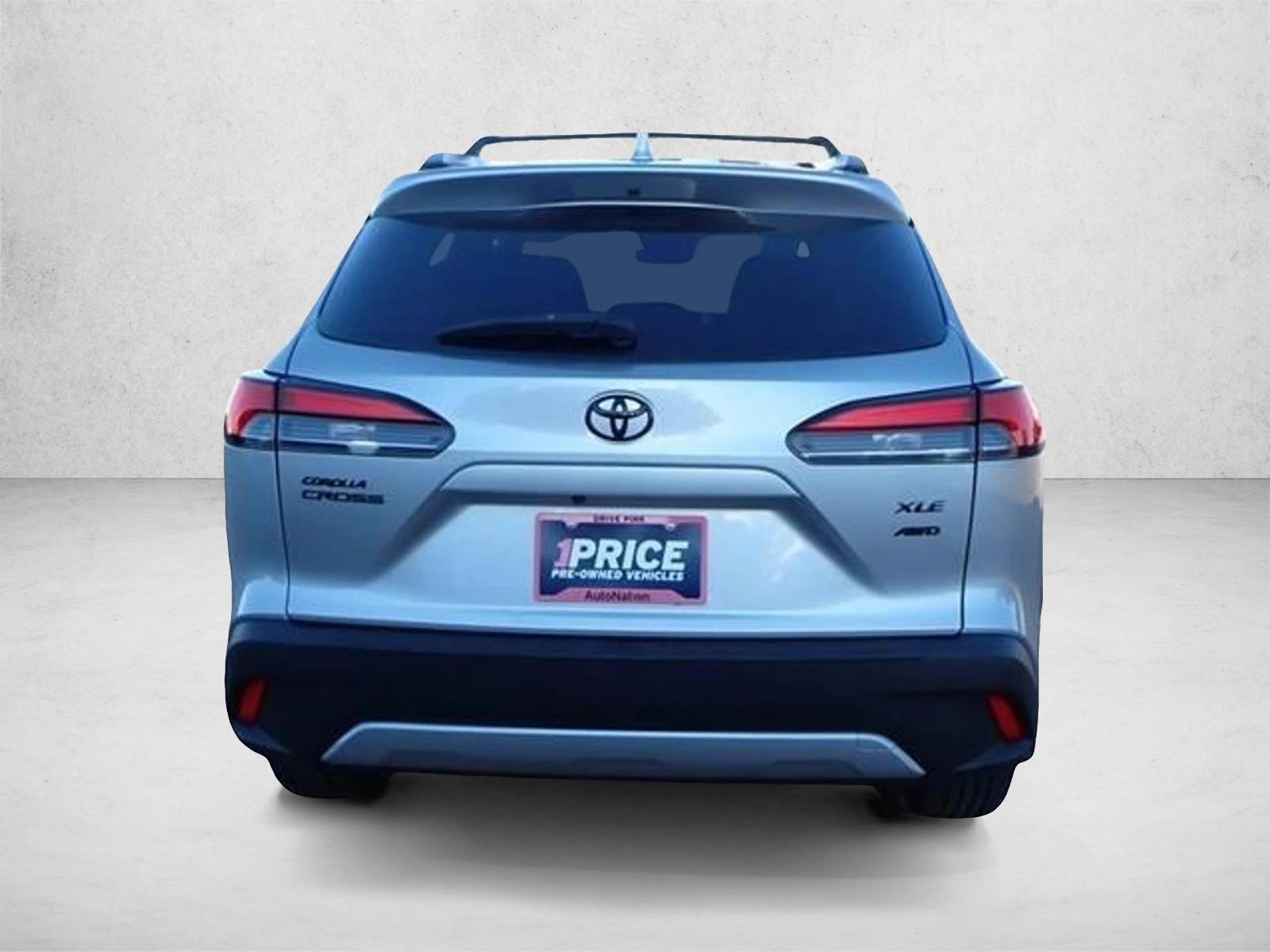 2023 Toyota Corolla Cross XLE photo 3