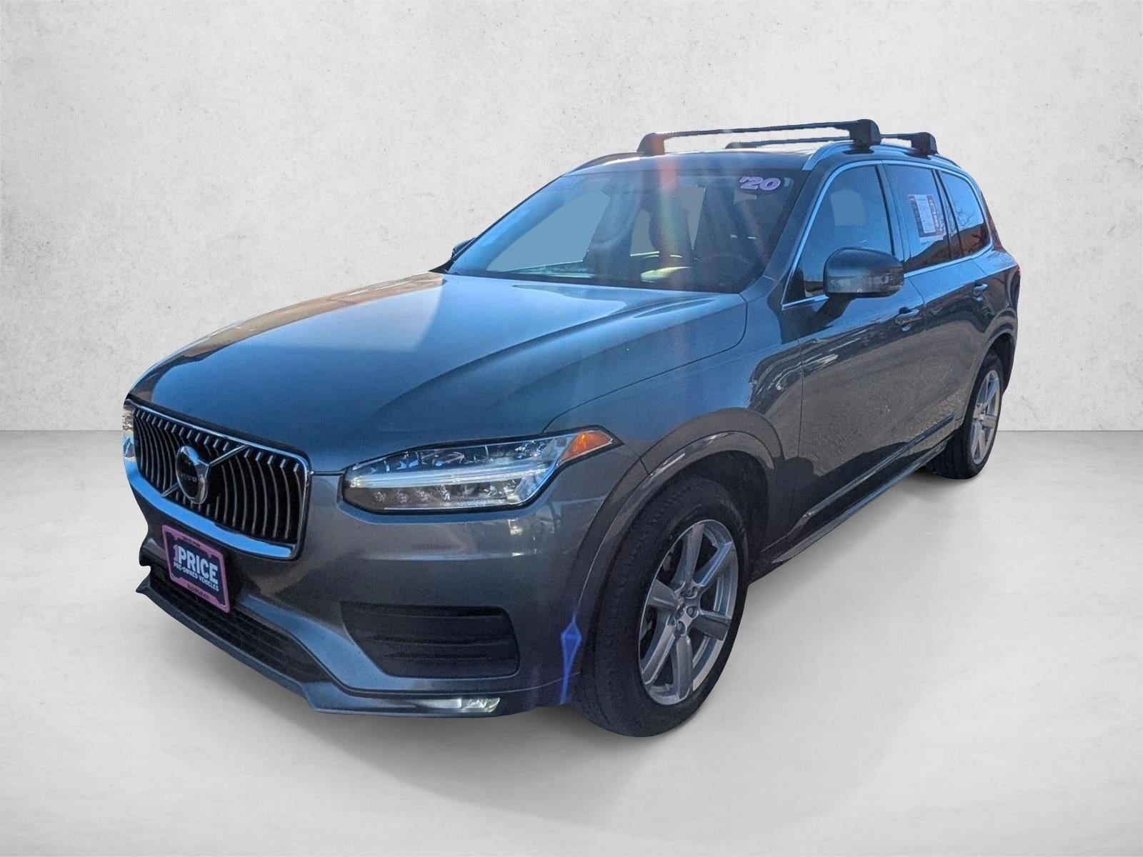 2020 Volvo XC90 Momentum's photo